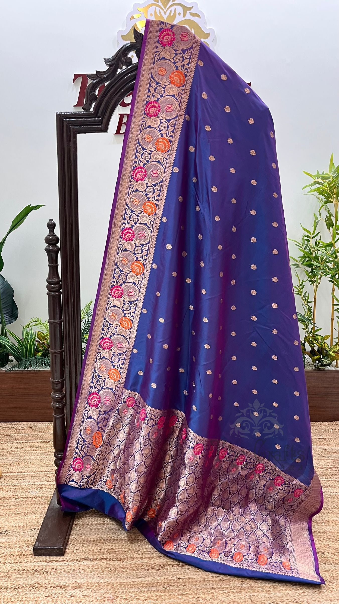 Pure Katan Silk Handloom Banarasi Saree - with kadhua motifs