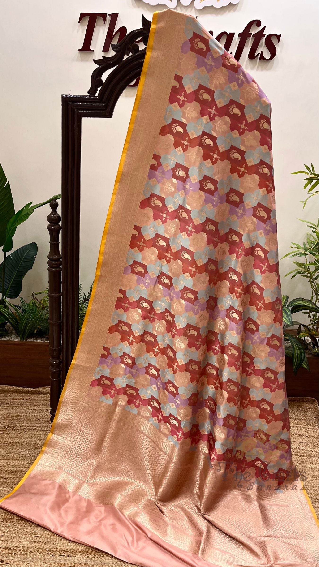Rangkat Pure Katan Silk Handloom Banarasi Saree - Jaal work
