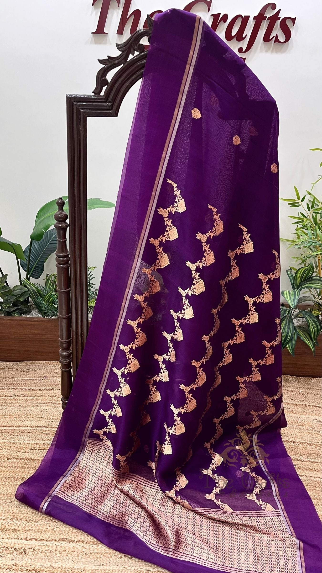 Pure Kora Silk Handloom Banarasi Saree - with kadhua motifs