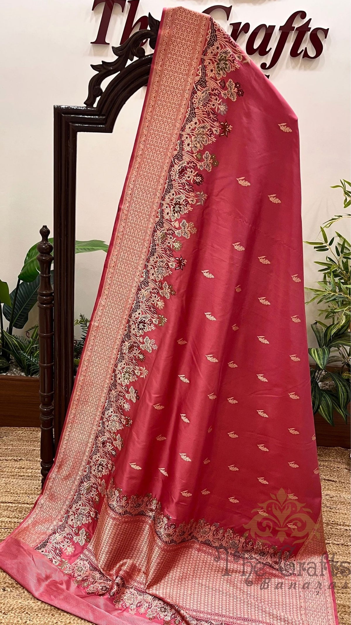 Pure Katan Silk Handloom Banarasi Saree - with kadhua meenakari motifs