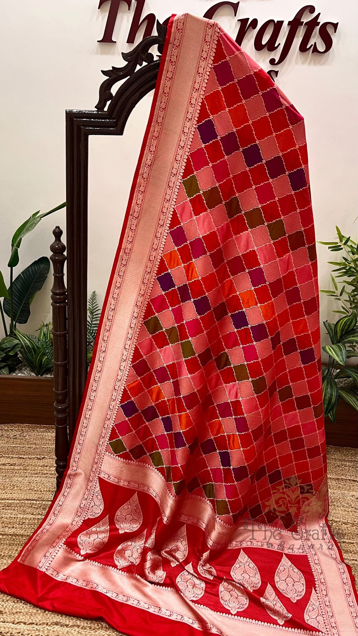 Rangkat Pure Katan Silk Handloom Banarasi Saree - Jaal Work