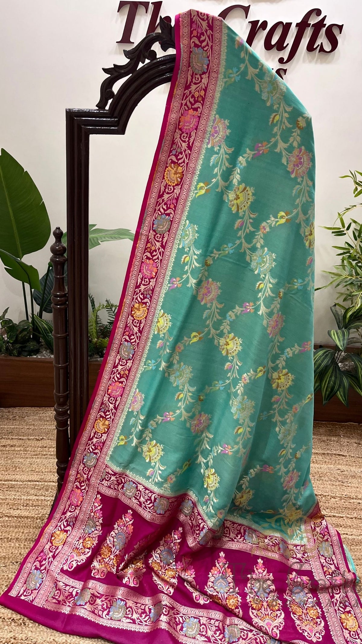 Tussar Georgette Handloom Banarasi Saree - Jaal with Meenakari