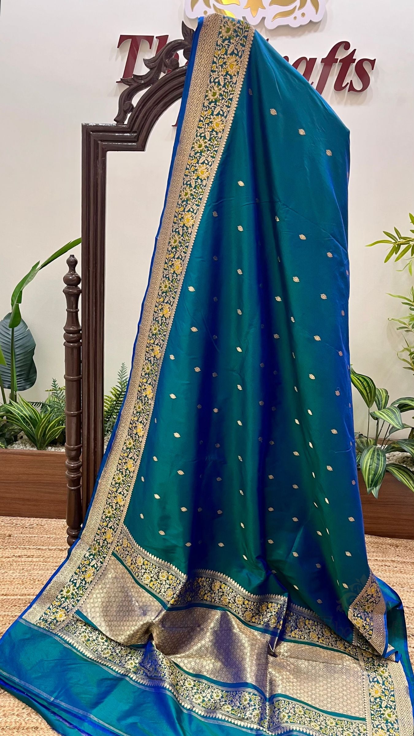 Pure Katan Silk Handloom Banarasi Saree - with kadhua motifs