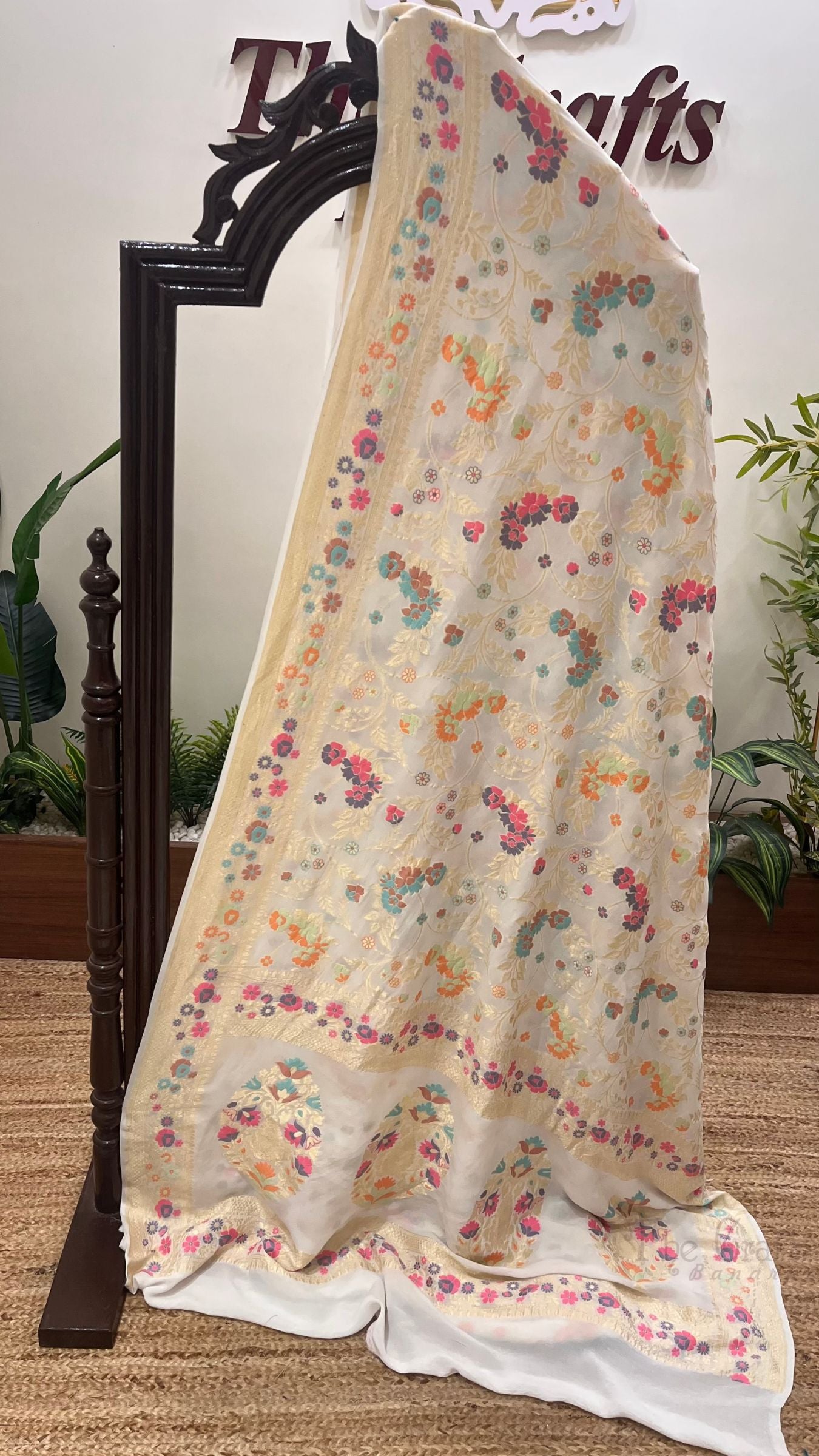 Khaddi Georgette Handloom Banarasi Saree - Jaal with Meenakari