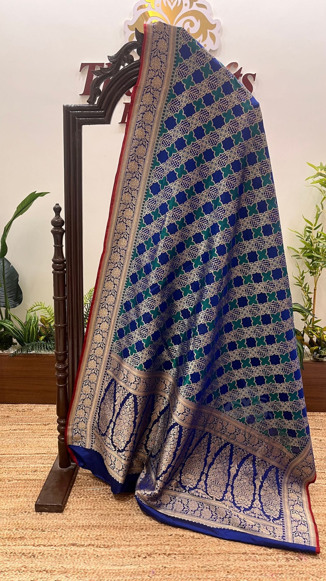 Rangkat Pure Katan Silk Handloom Banarasi Saree - Jaal Work With Meenakari