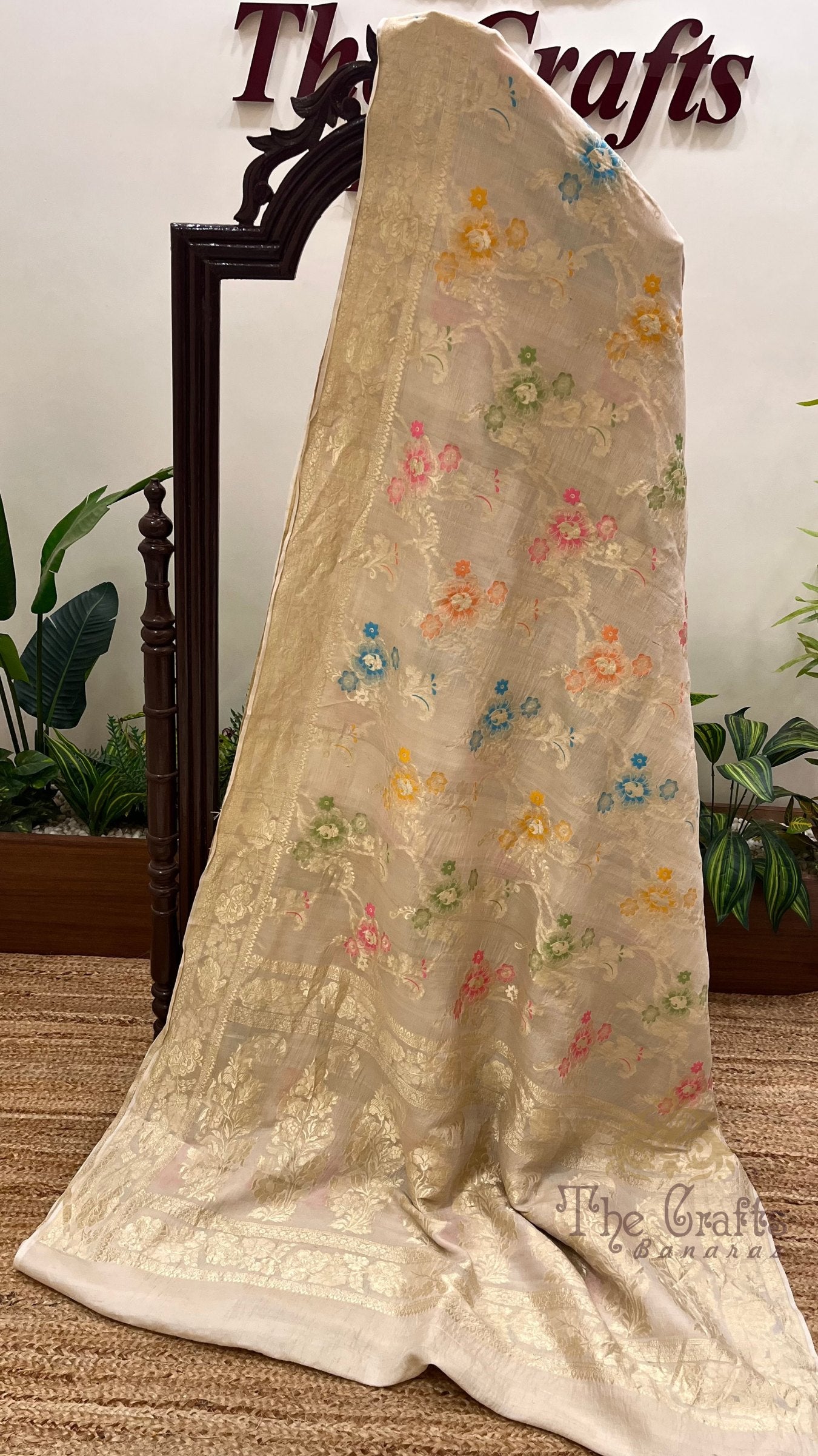 Tussar Georgette Handloom Banarasi Saree - Jaal with Meenakari