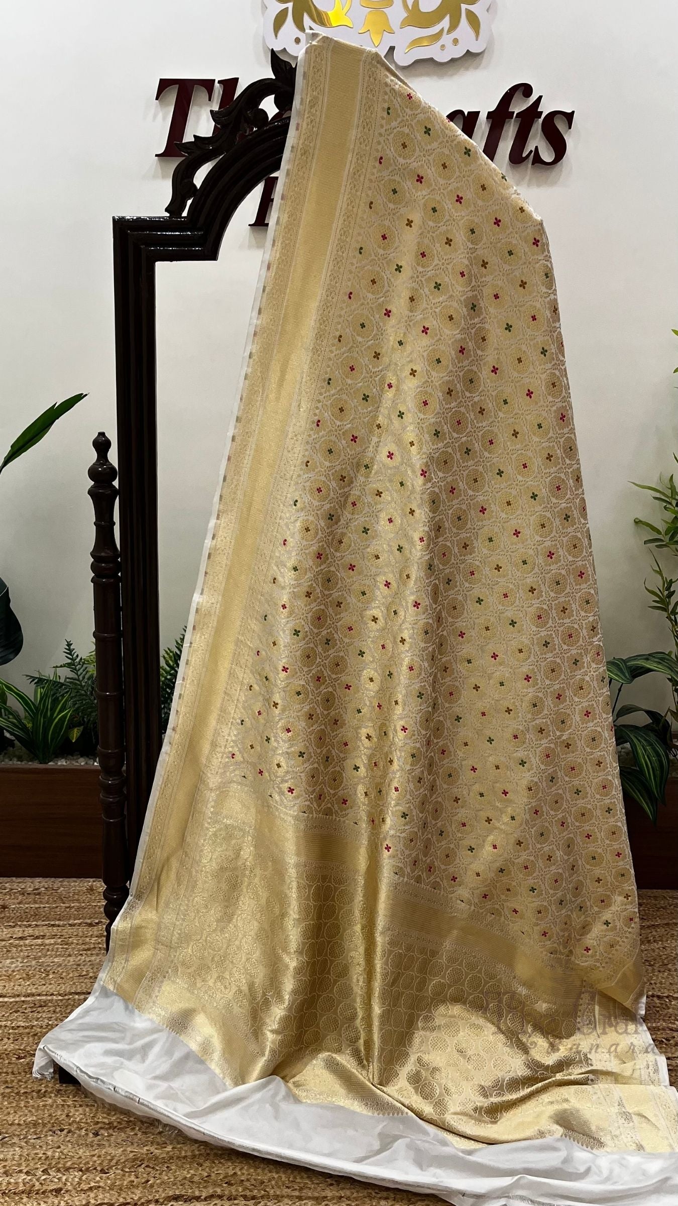 Pure Katan Silk Handloom Banarasi Saree - Tanchui Brocade Meena