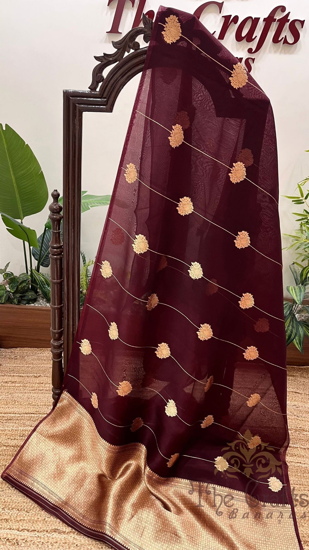 Pure Kora Silk Handloom Banarasi Saree - With Kadhua motifs