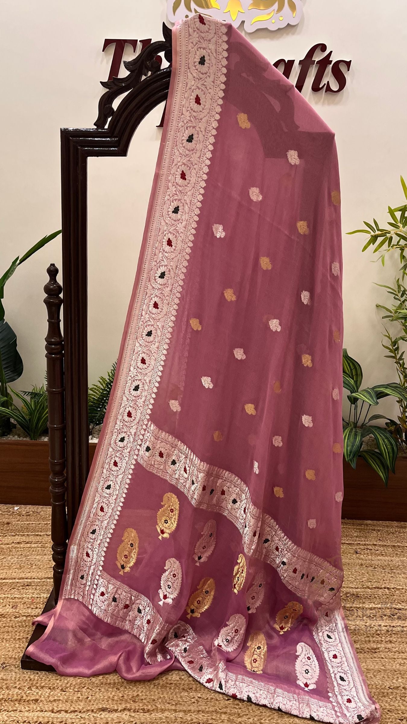 Tissue Georgette Handloom Banarasi Saree - with kadhua Meenakari Motifs