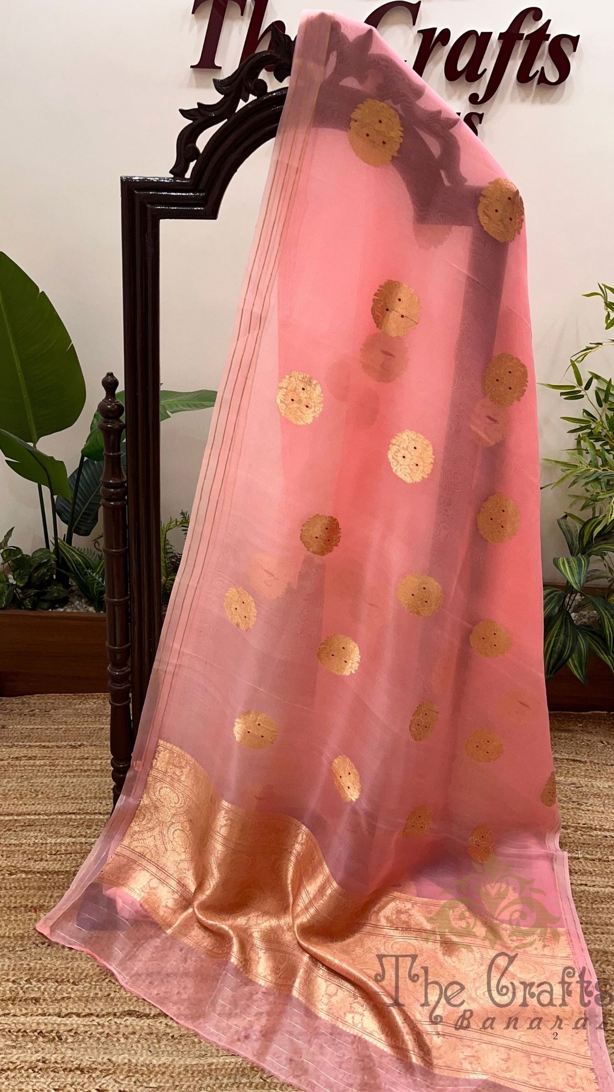 Pure Kora Silk Handloom Banarasi Saree - With Kadhua motifs