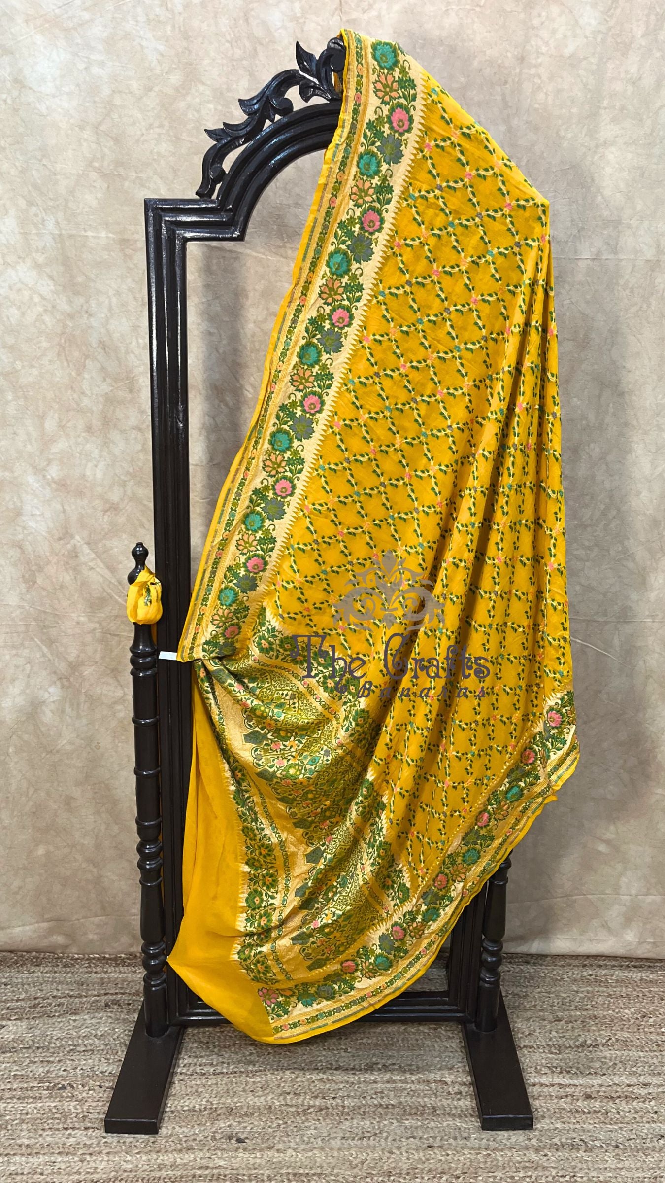 Pure Georgette Handloom Banarasi Saree - Gold zari with meenakari