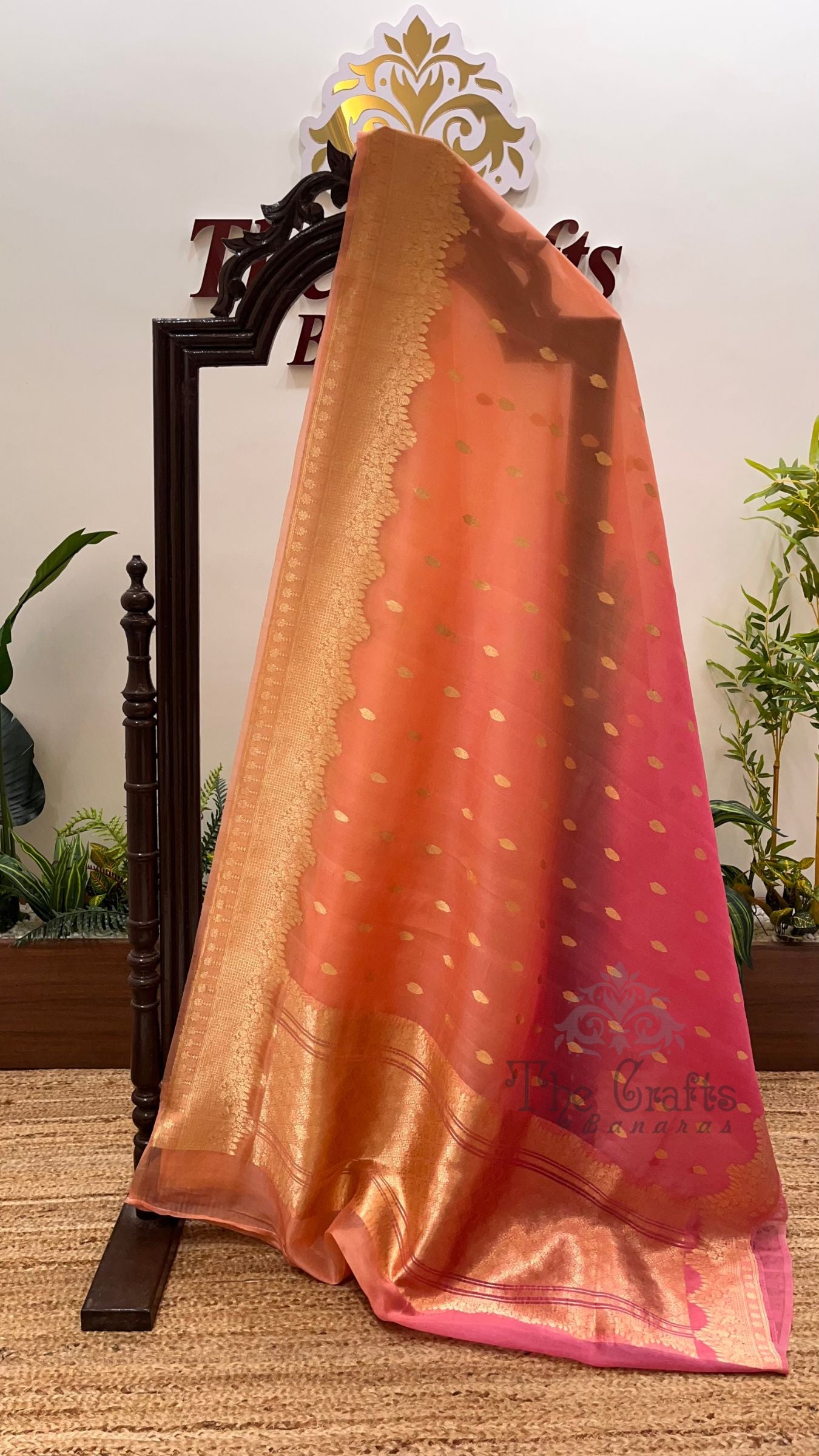 Pure Kora Silk Handloom Banarasi Saree - With Kadhua motifs