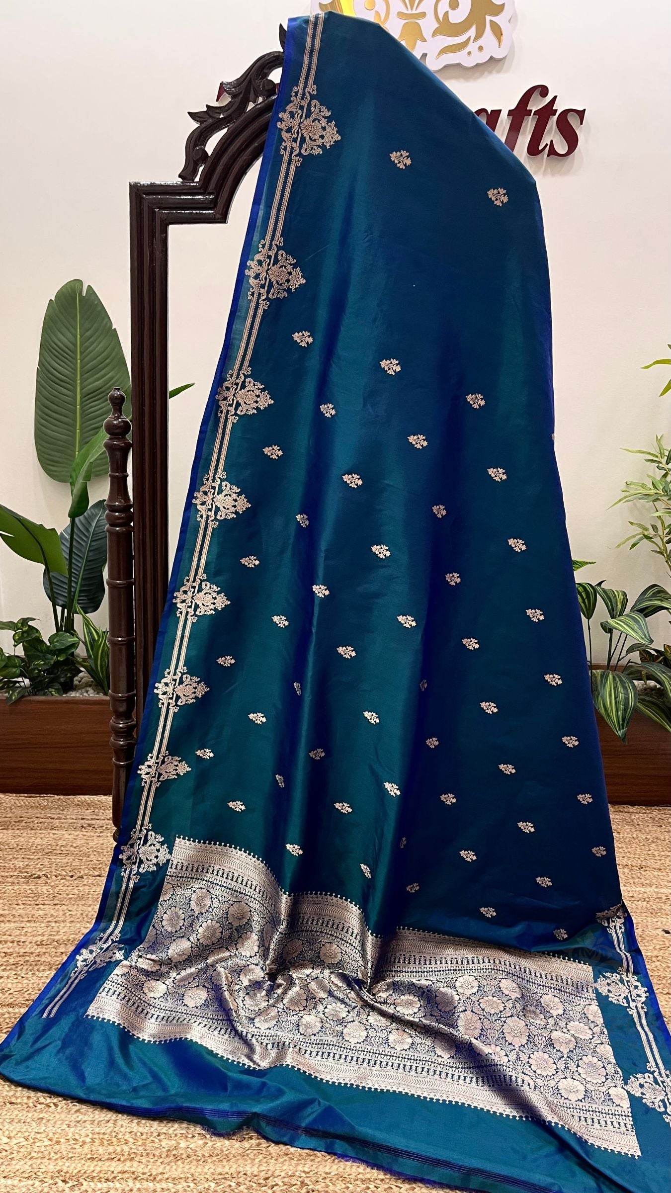 Pure Katan Silk Handloom Banarasi Saree - with kadhua motifs