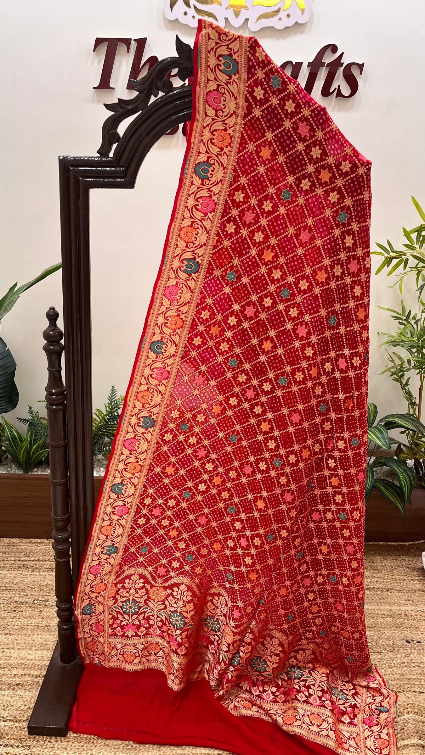 Khaddi Georgette Banarasi Handloom Bandhej Dupatta
