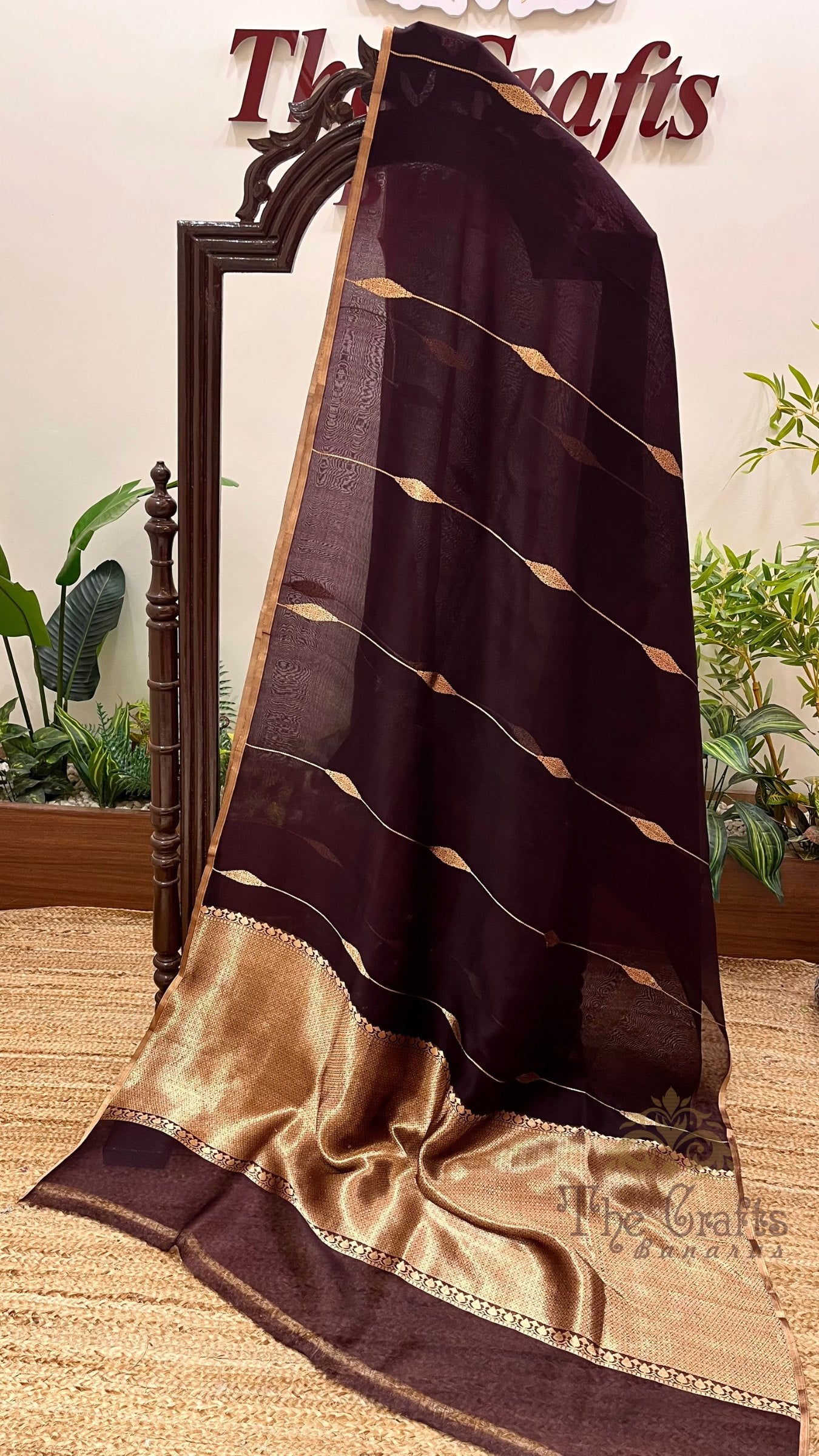 Pure Kora Silk Handloom Banarasi Saree - with kadhua motifs