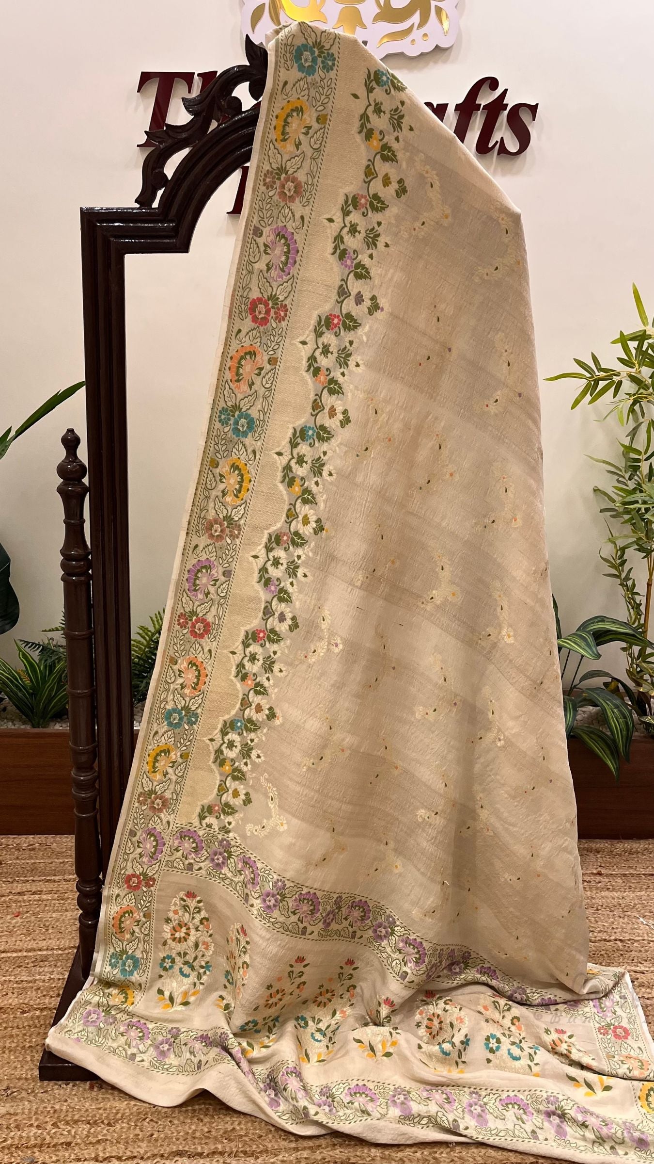 Tussar Georgette Handloom Banarasi Saree - Meenakari