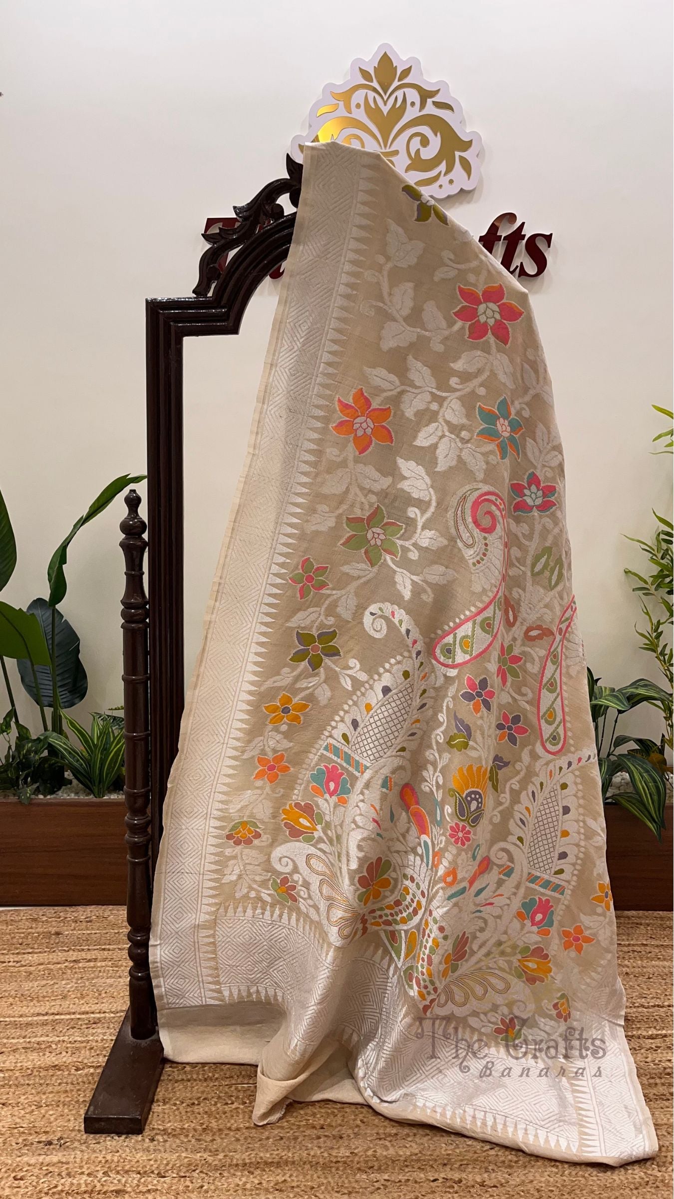 Tussar Georgette Handloom Banarasi Saree - Jaal with Meenakari