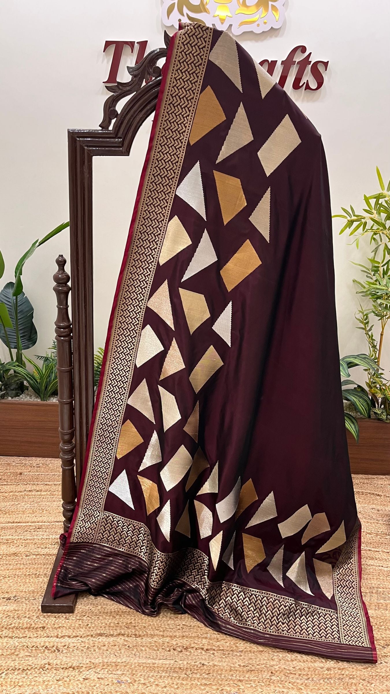 Pure Katan Silk Handloom Banarasi Saree - with sona rupa kadhua motifs
