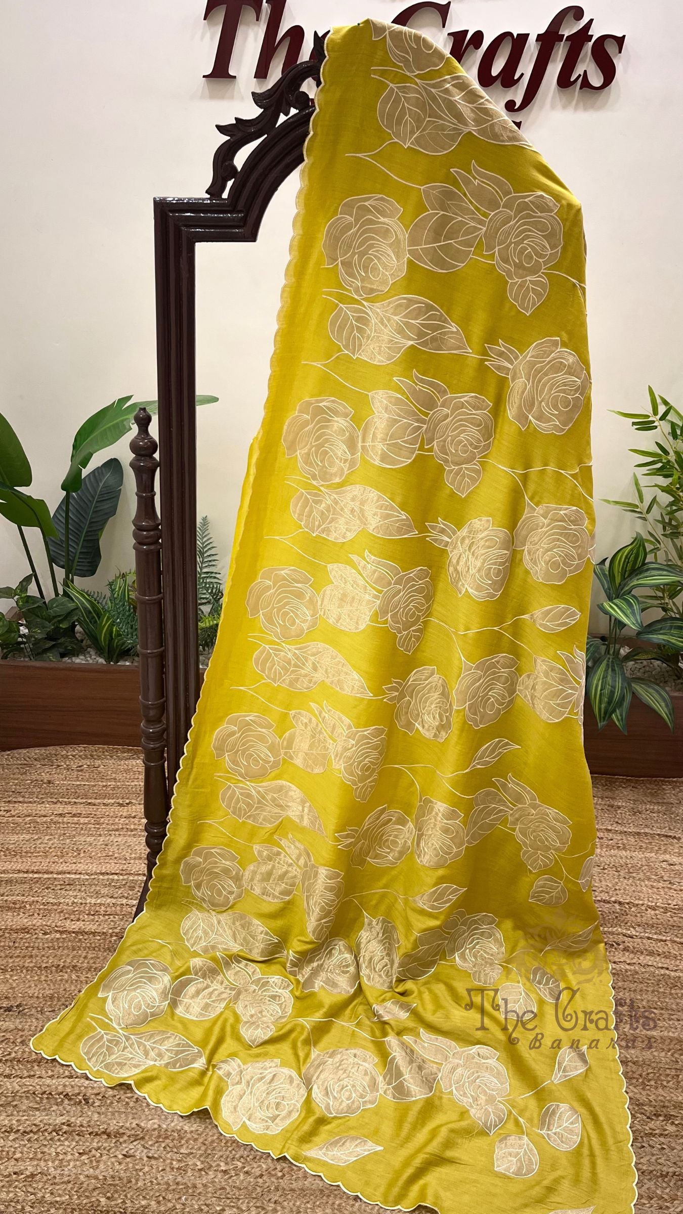 Pure Munga Silk Banarasi Saree - Floral Appliqué Work
