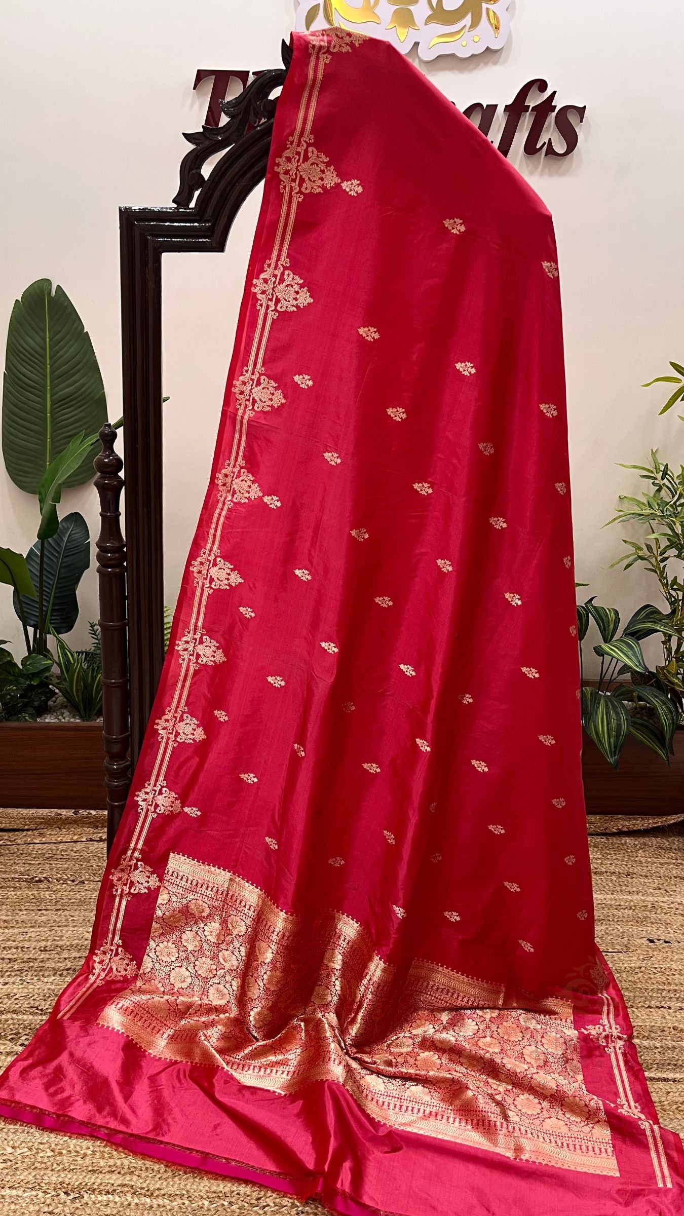 Pure Katan Silk Handloom Banarasi Saree - with kadhua motifs