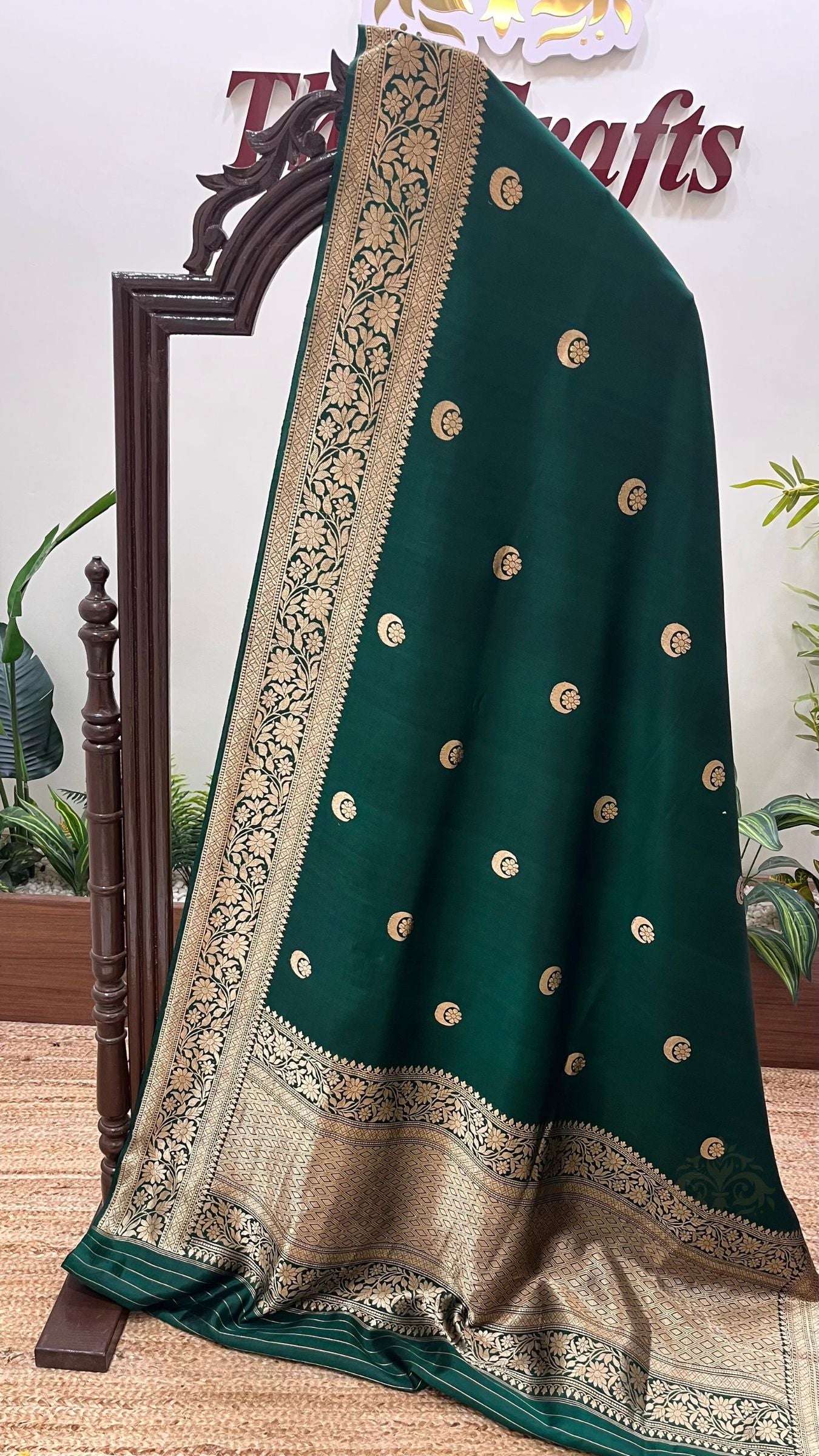 Pure Katan Silk Handloom Banarasi Saree - with kadhua motifs