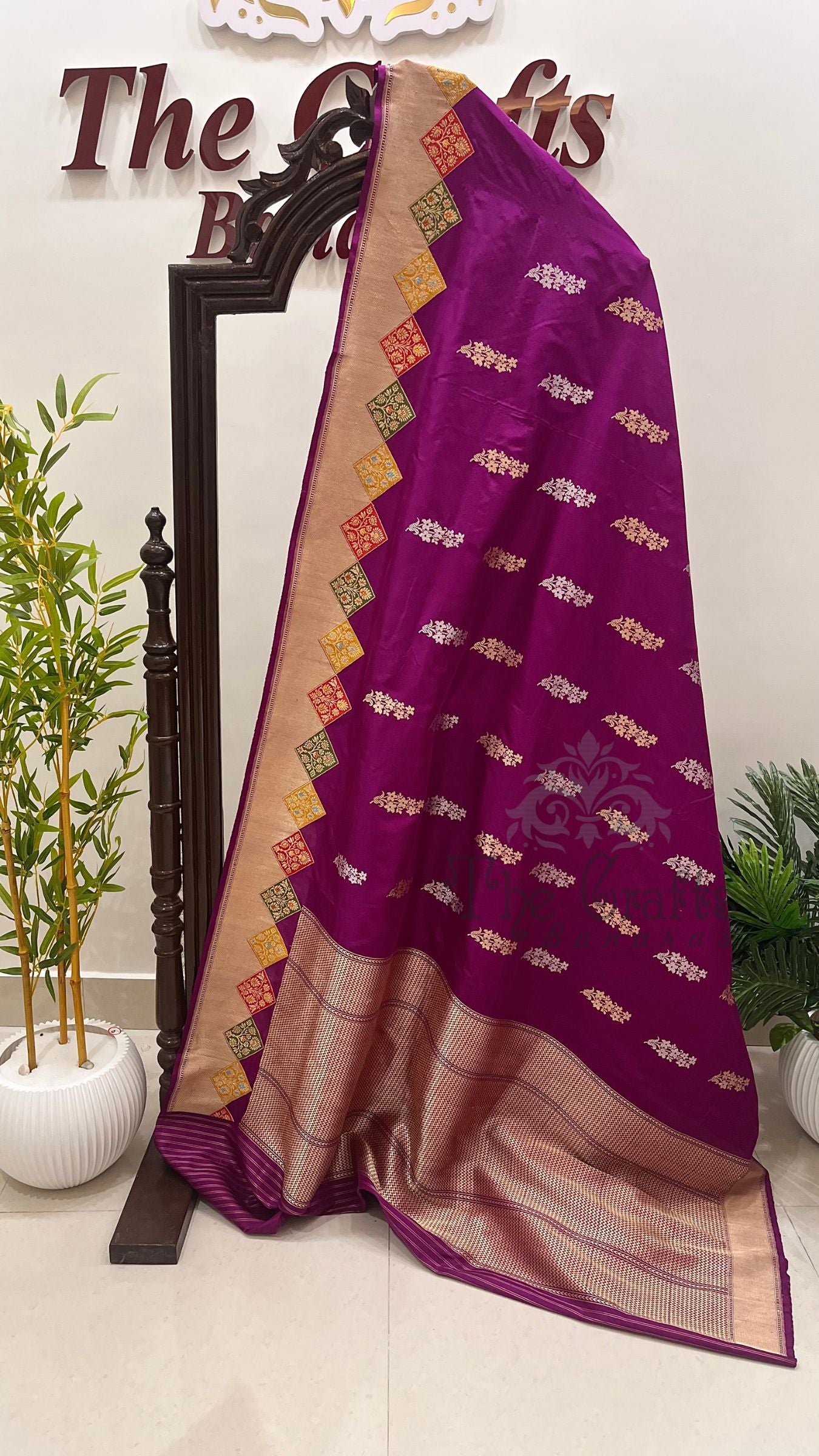 Pure Katan Silk Handloom Banarasi Saree - With kadhua Sona Roopa  Motifs