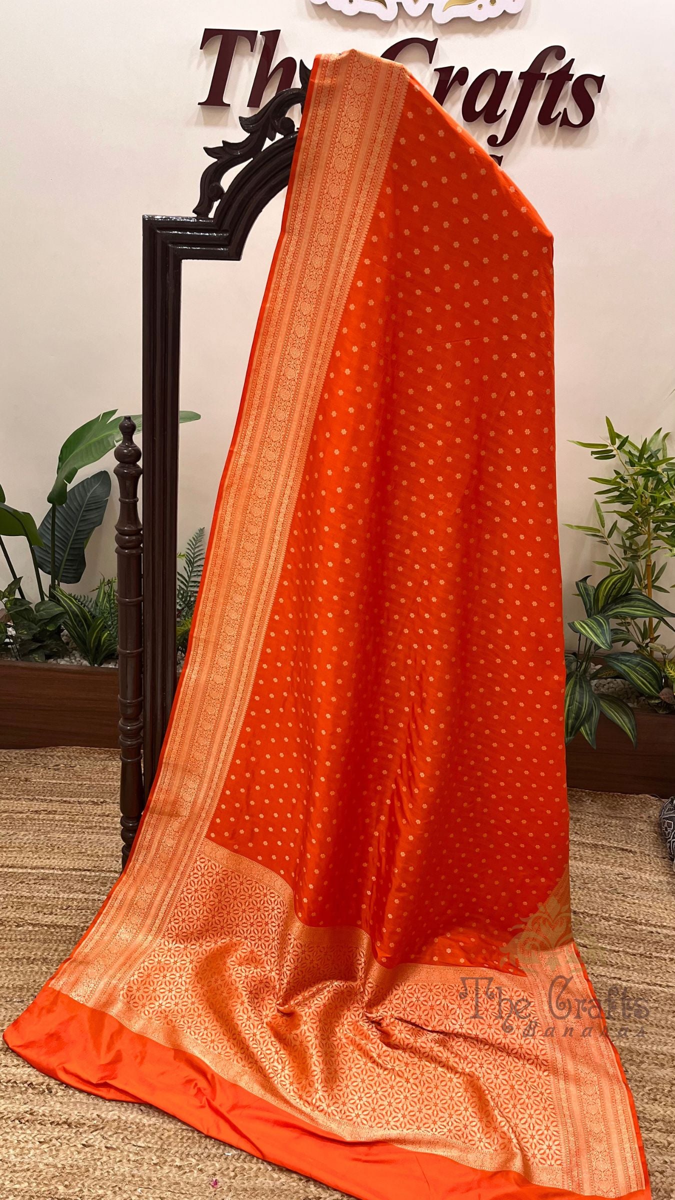 Pure Katan Silk Handloom Banarasi Saree - Motifs Work