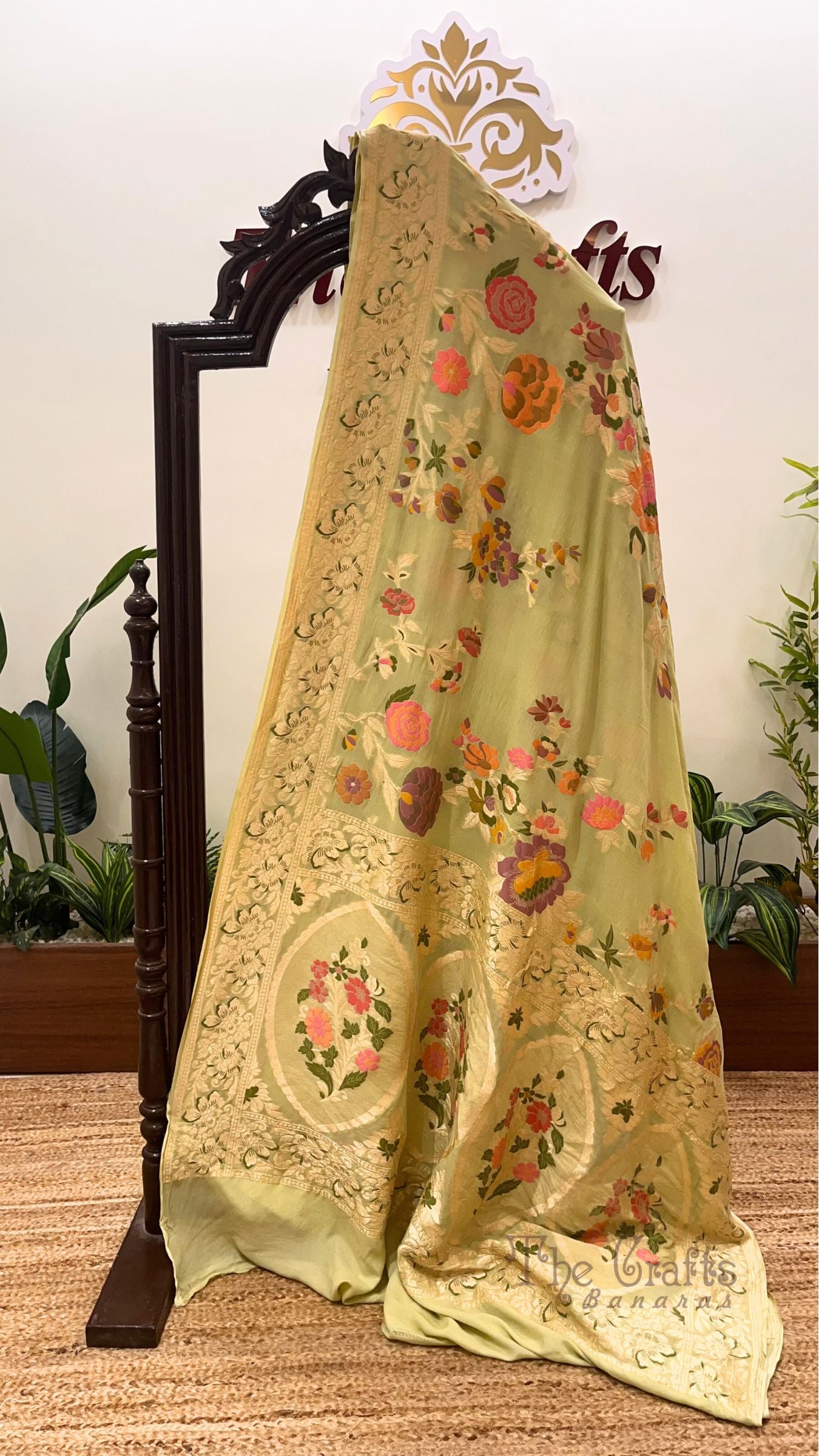 Tussar Georgette Handloom Banarasi Saree - Jaal with Tilfi Meenakari