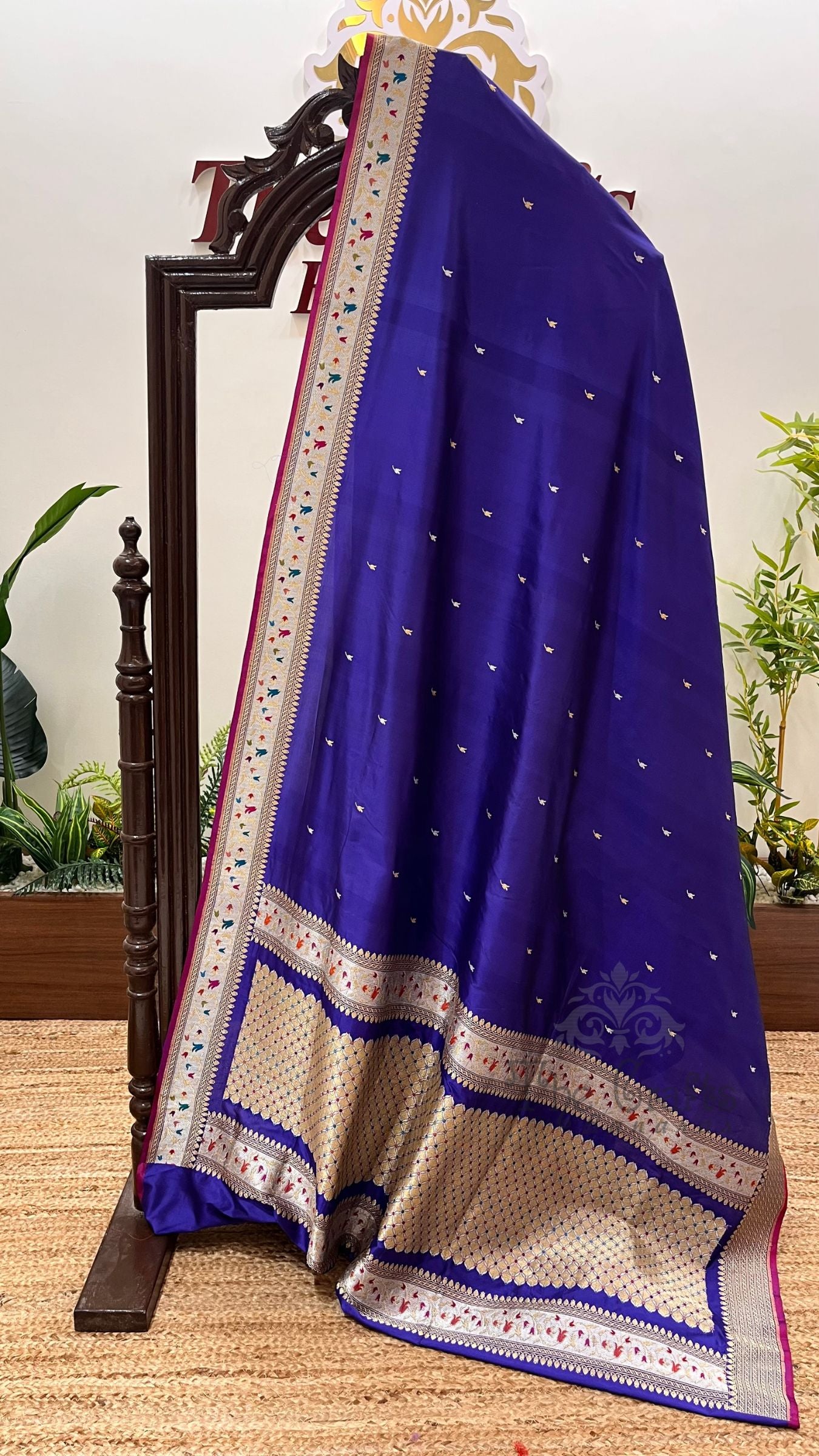 Pure Katan Silk Handloom Banarasi Saree - with kadhua meenakari motifs