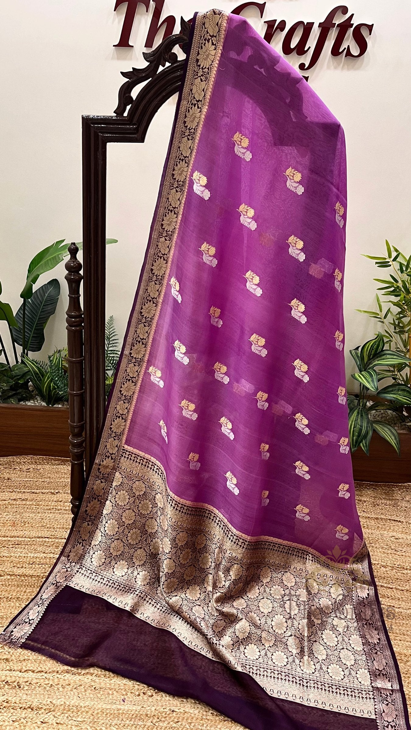 Pure Kora Silk Handloom Banarasi Saree - With Kadhua motifs