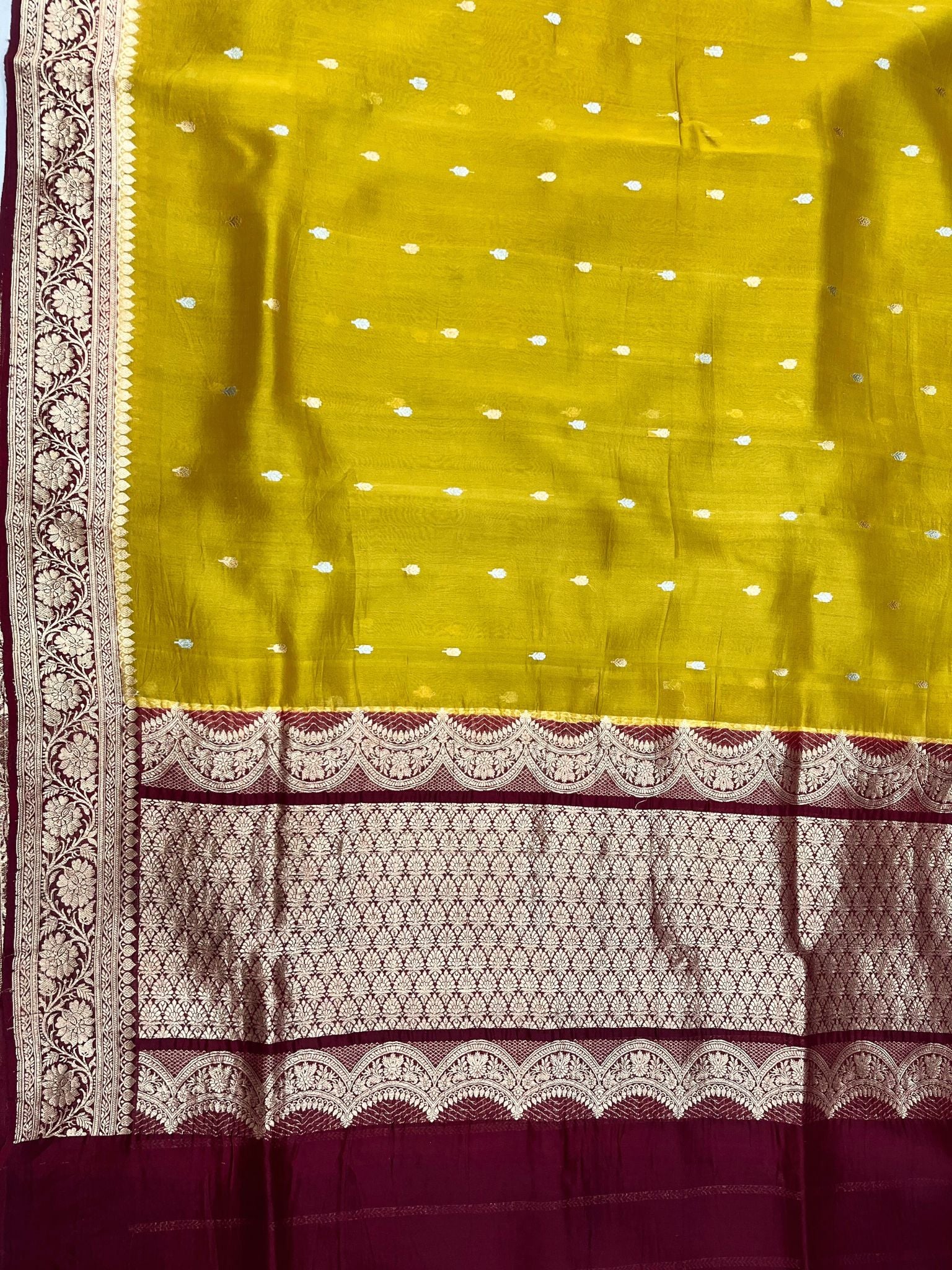 Pure Kora Silk Handloom Banarasi Saree - With Kadhua motifs