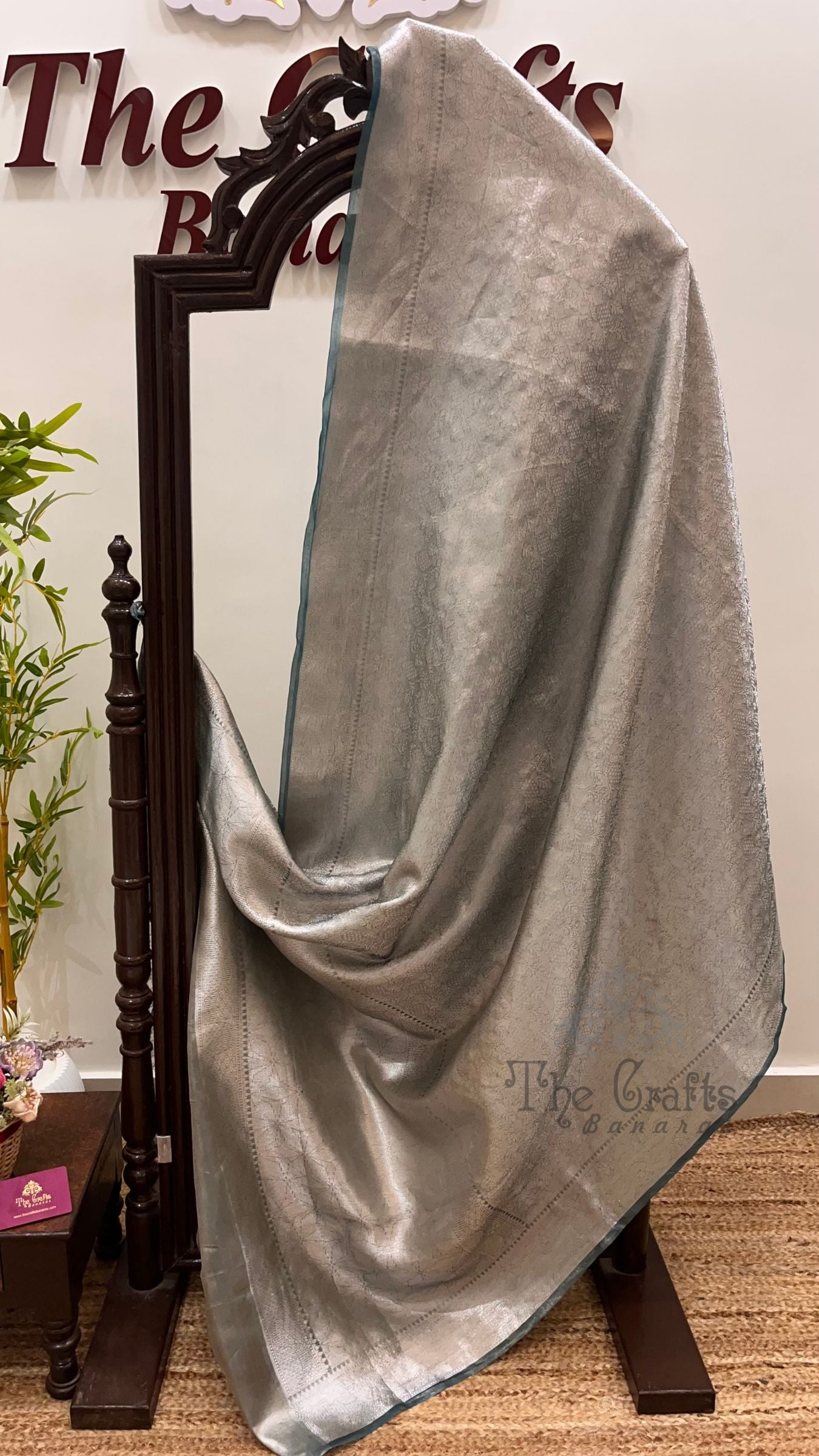 Pure Tissue Brocade Banarasi Saree