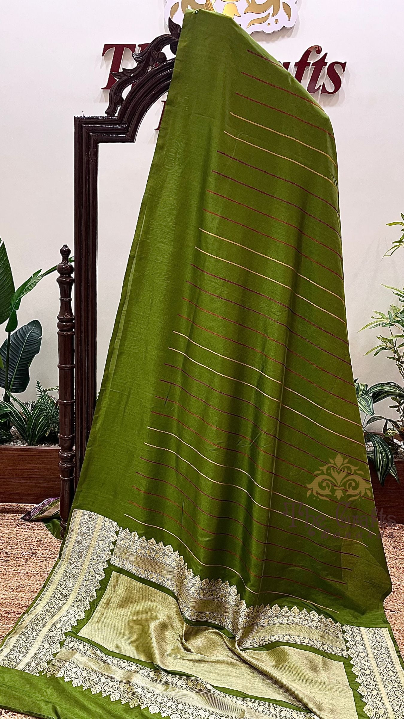 Pure Katan Silk Handloom Banarasi Saree - with kadhua work