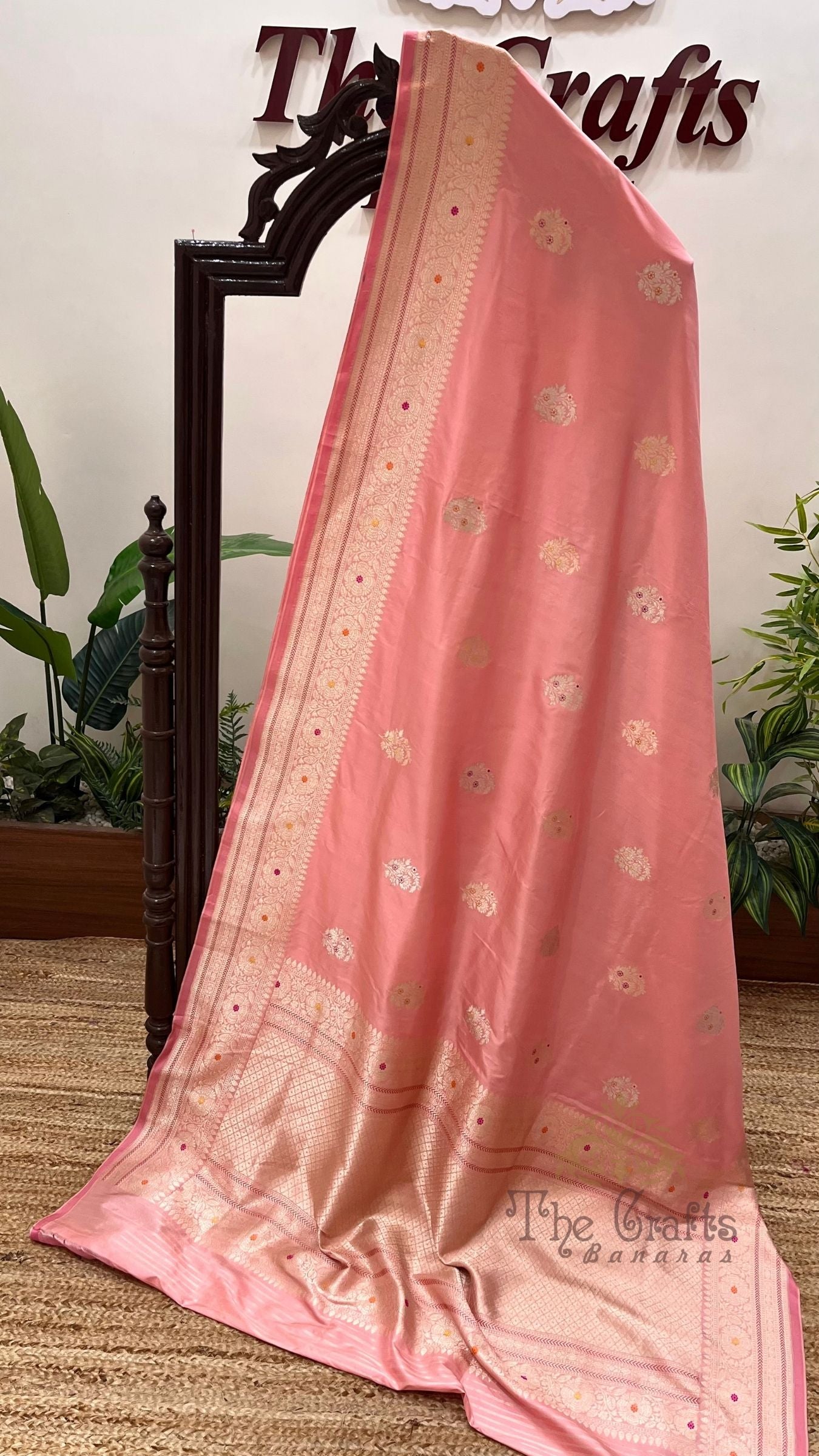 Pure Katan Silk Handloom Banarasi Saree - with kadhua meenakari motifs