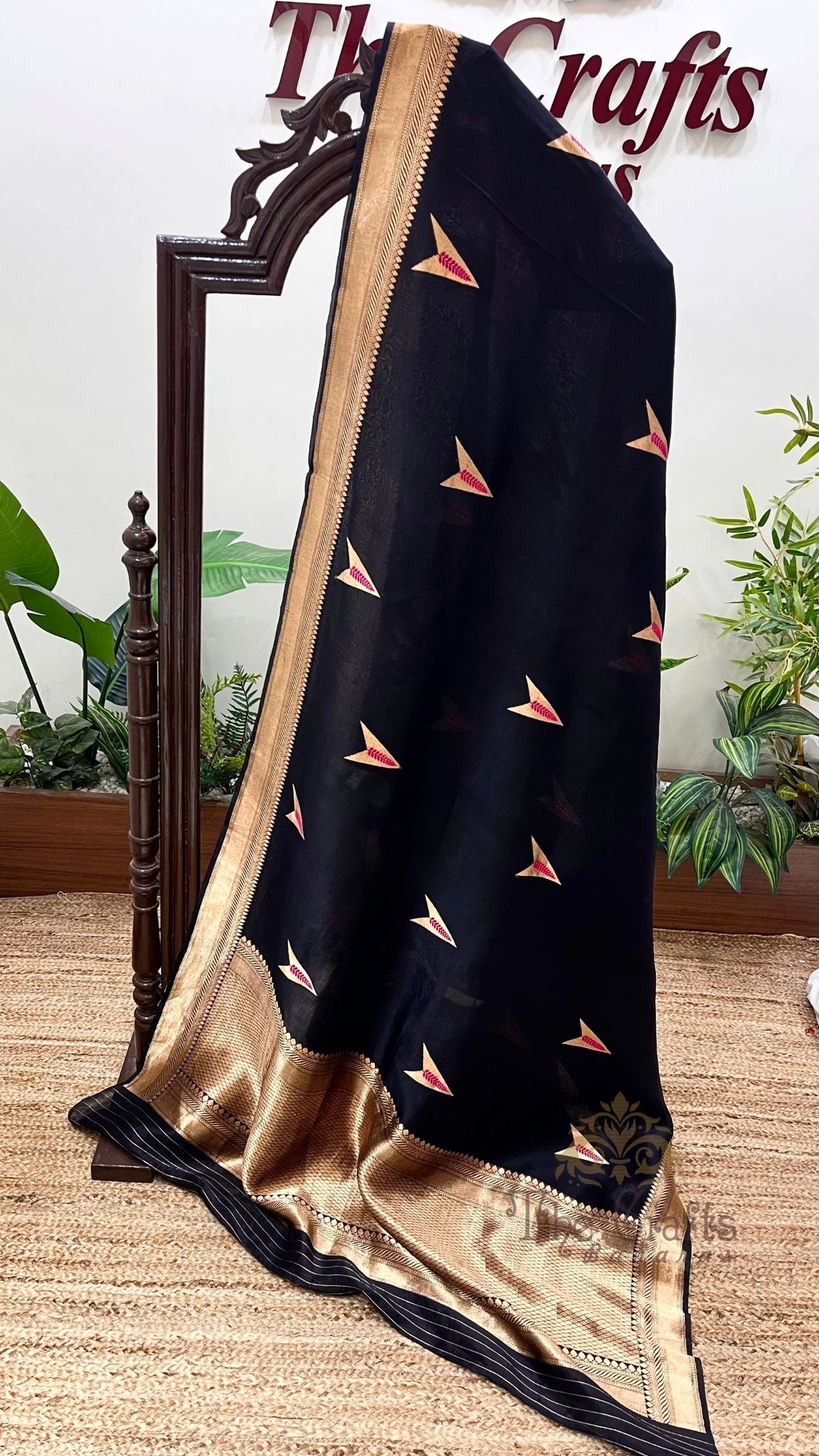 Pure Kora Silk Handloom Banarasi Saree - with kadhua motifs