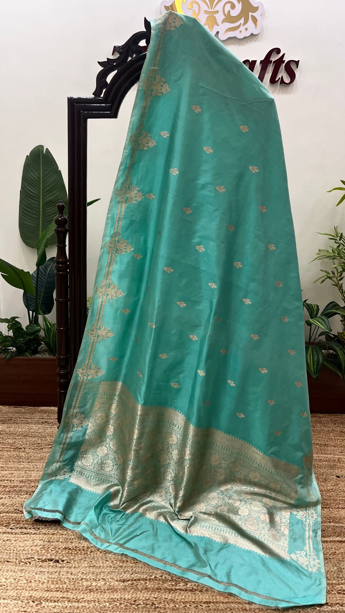 Pure Katan Silk Handloom Banarasi Saree - with kadhua motifs