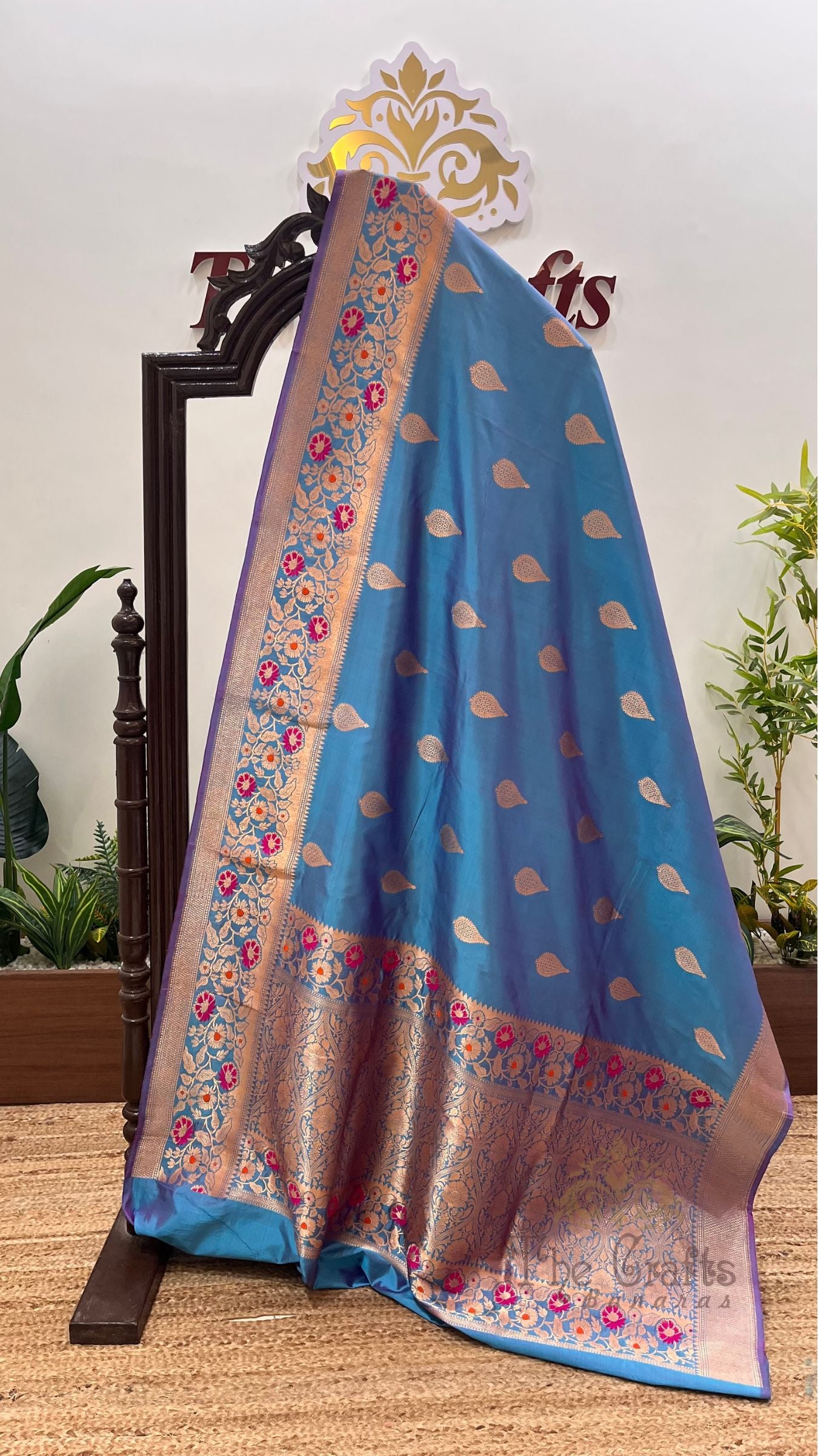 Pure Katan Silk Handloom Banarasi Saree - with kadhua motifs