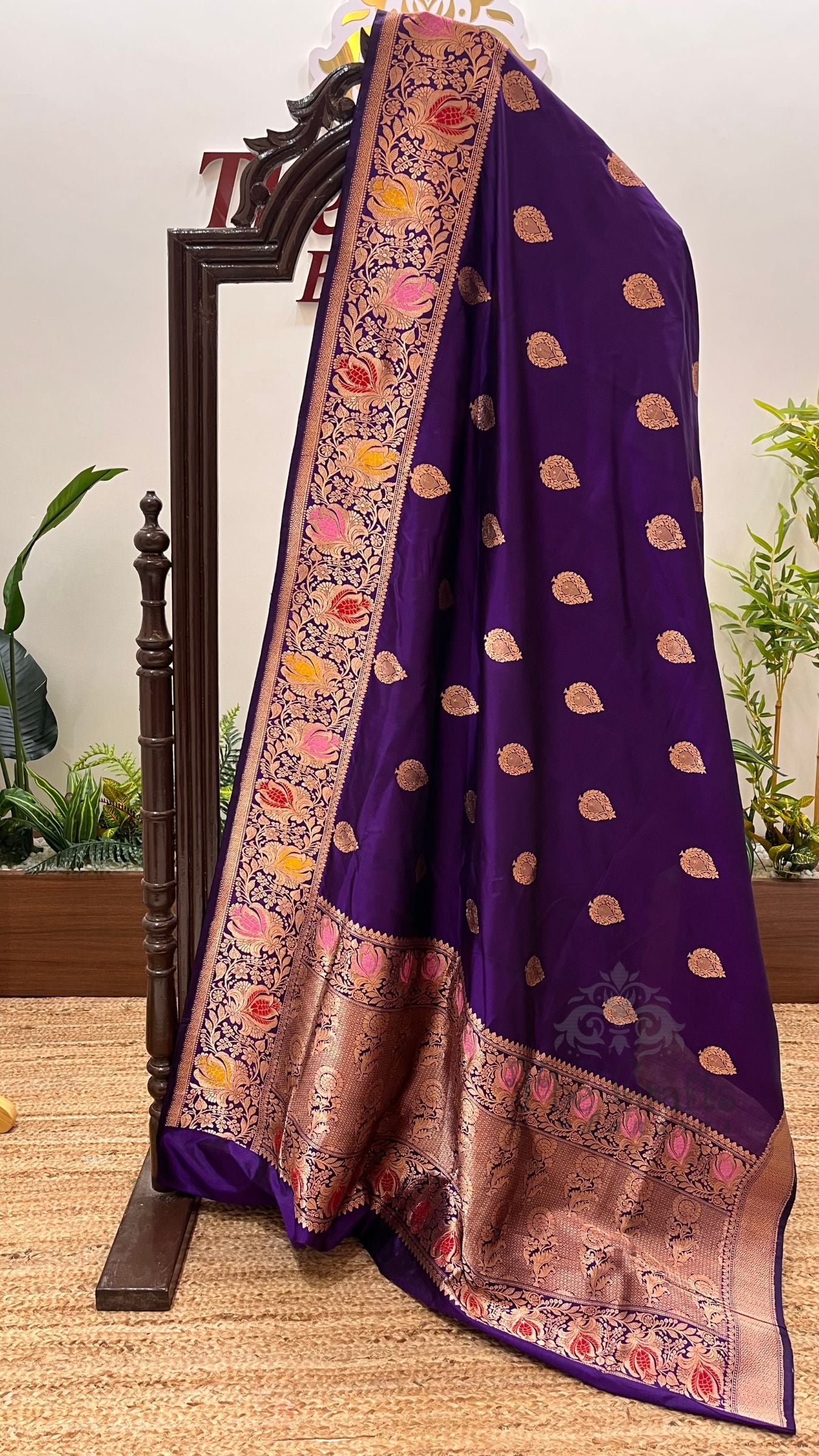 Pure Katan Silk Handloom Banarasi Saree - with kadhua motifs