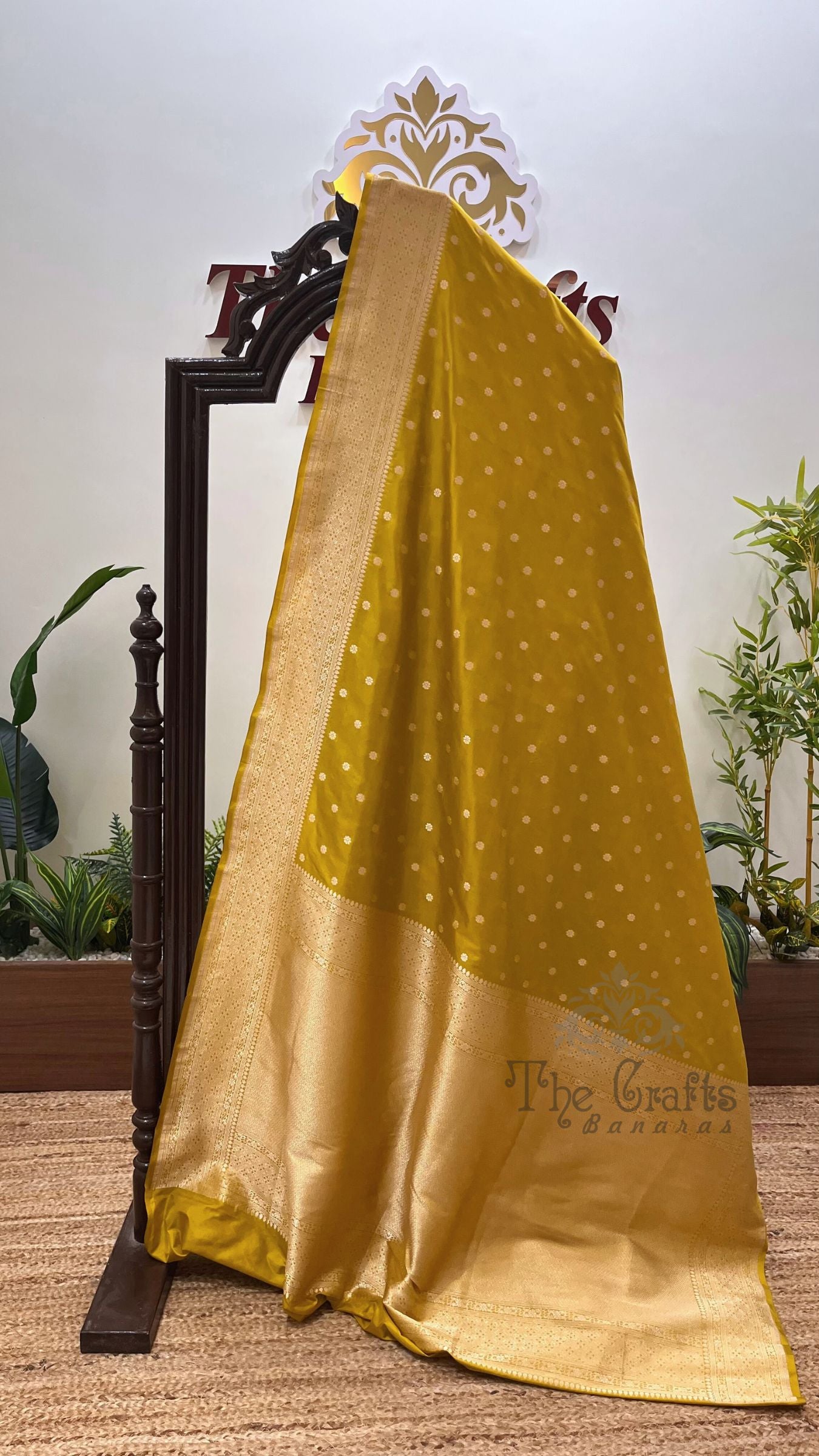Pure Katan Silk Handloom Banarasi Saree - Chunri Buti