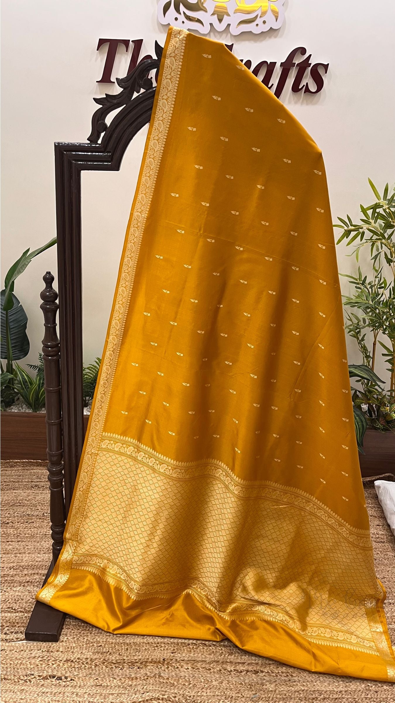 Pure Katan Silk Handloom Banarasi Saree - Resham Chunri Buti