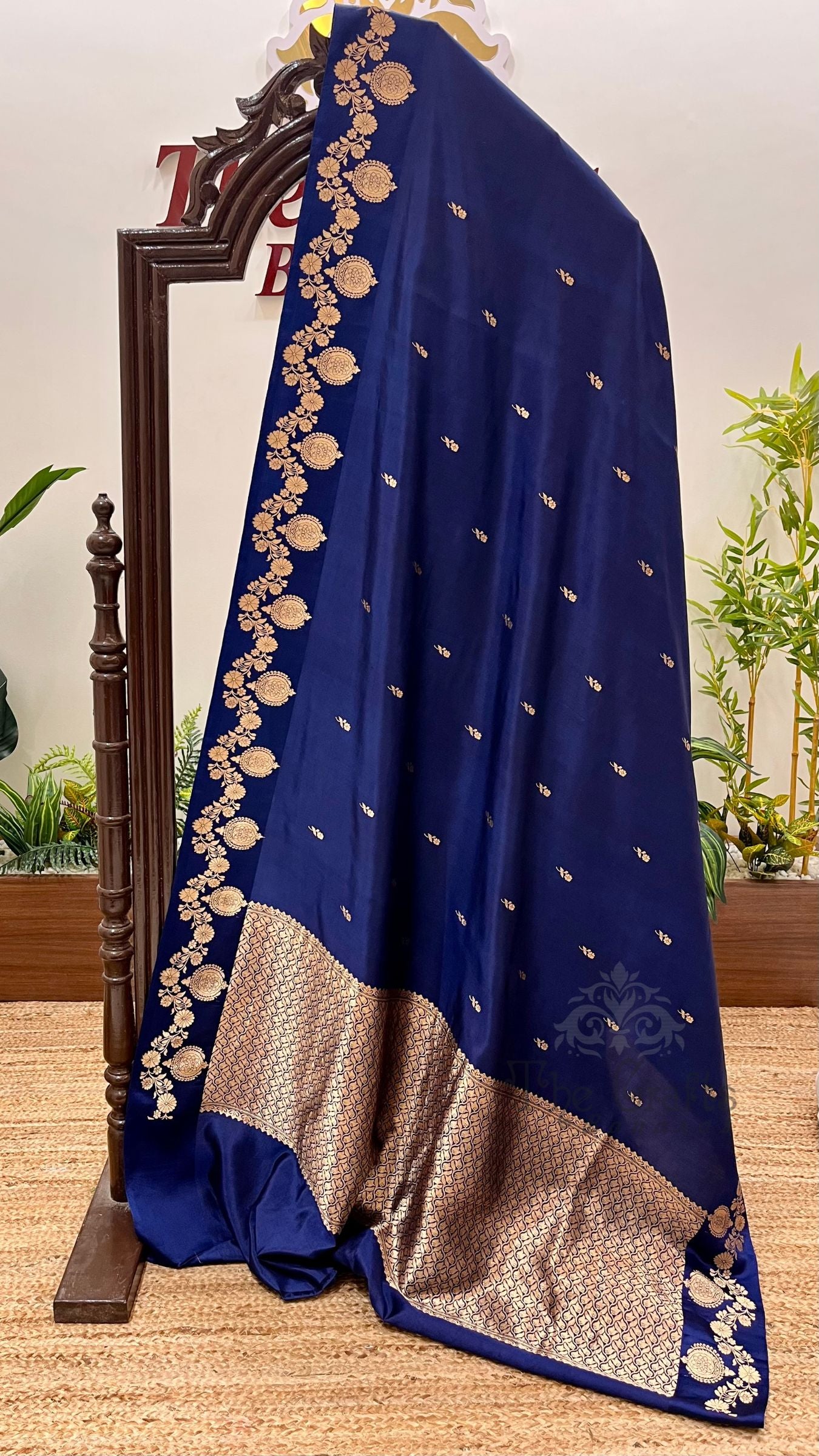 Pure Katan Silk Handloom Banarasi Saree - with kadhua motifs
