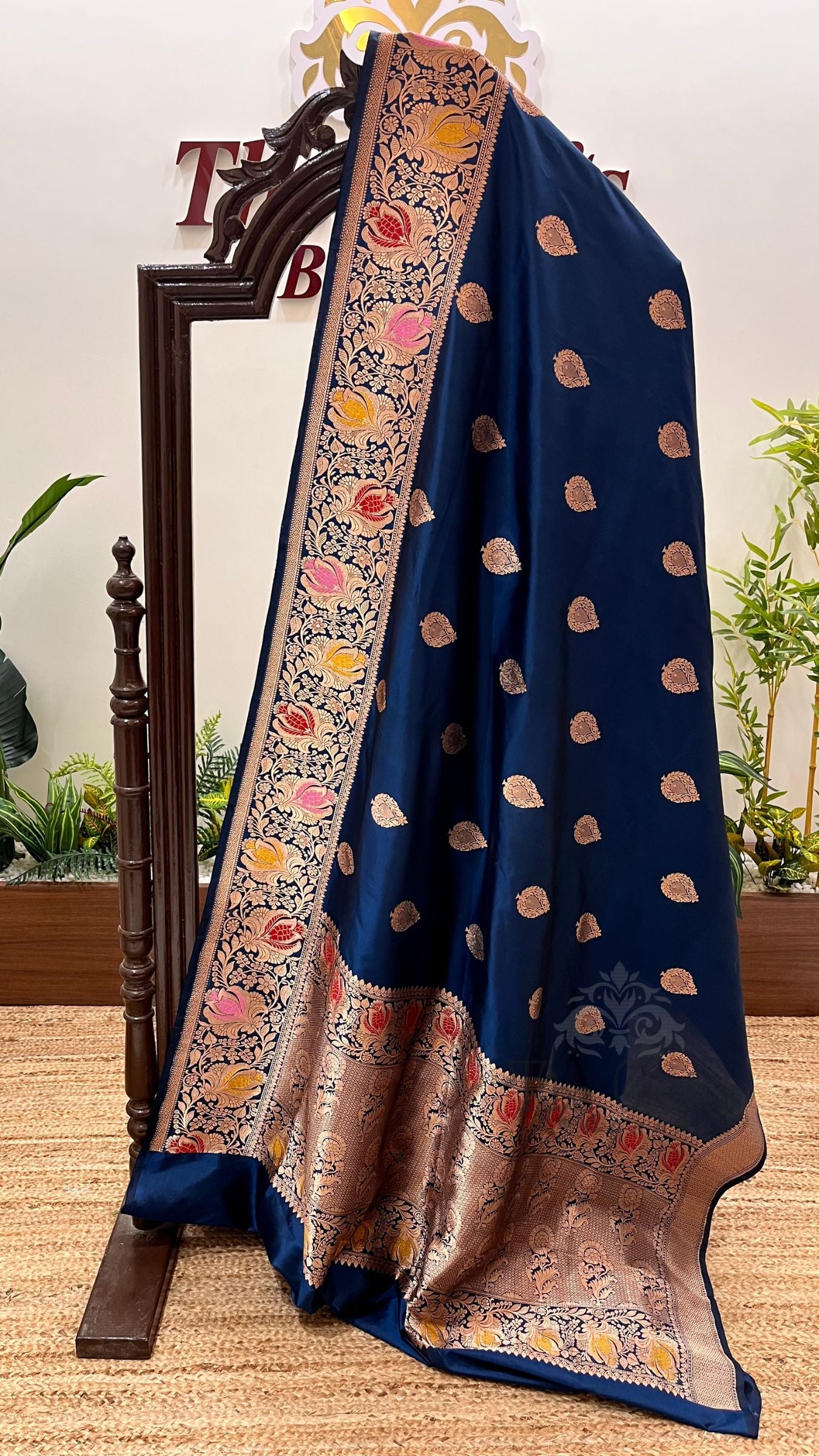 Pure Katan Silk Handloom Banarasi Saree - with kadhua motifs