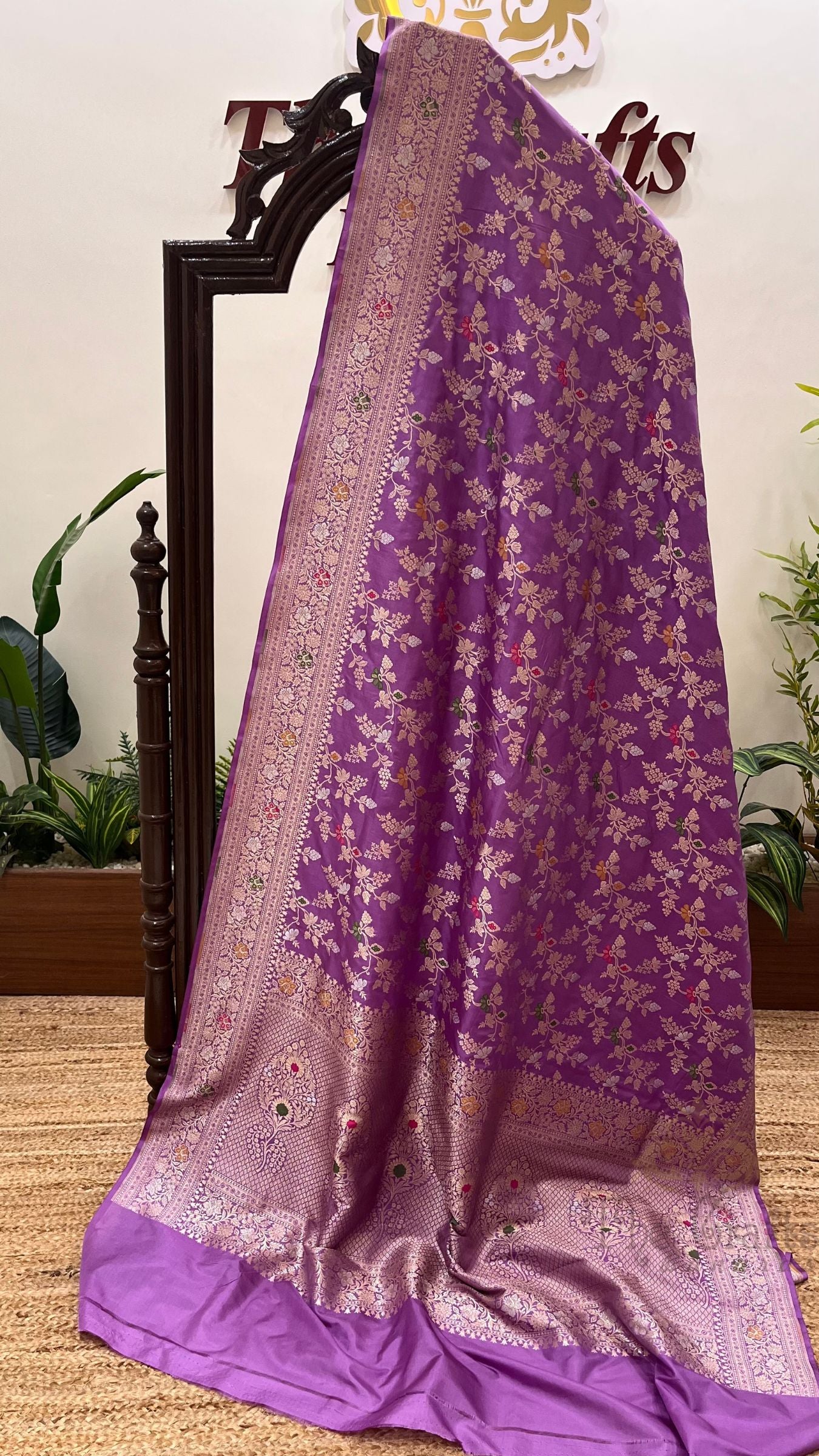 Pure Katan Silk Handloom Banarasi Saree - Jaal Work With Meenakari