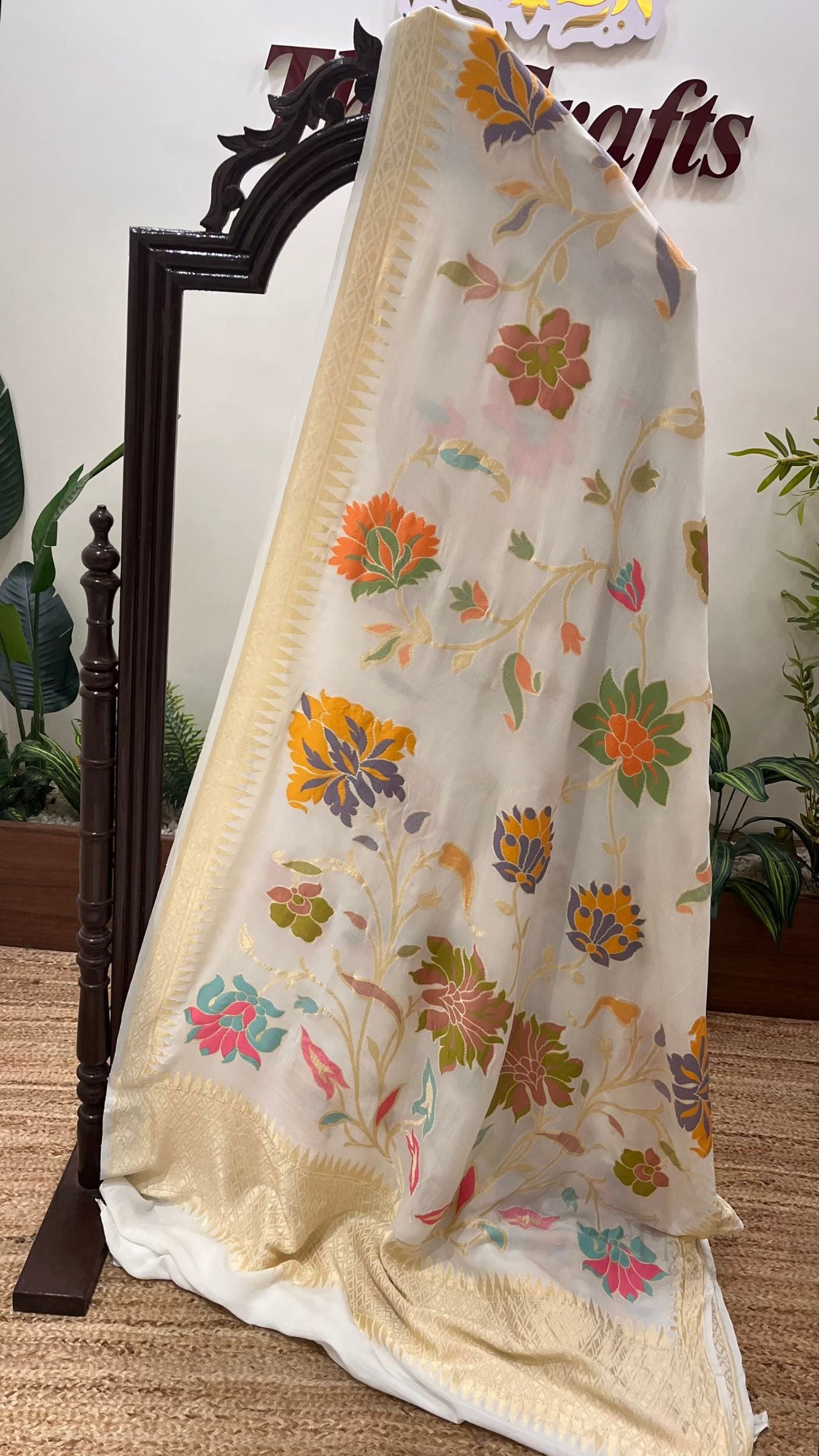 Khaddi Georgette Handloom Banarasi Saree - Jaal with Meenakari