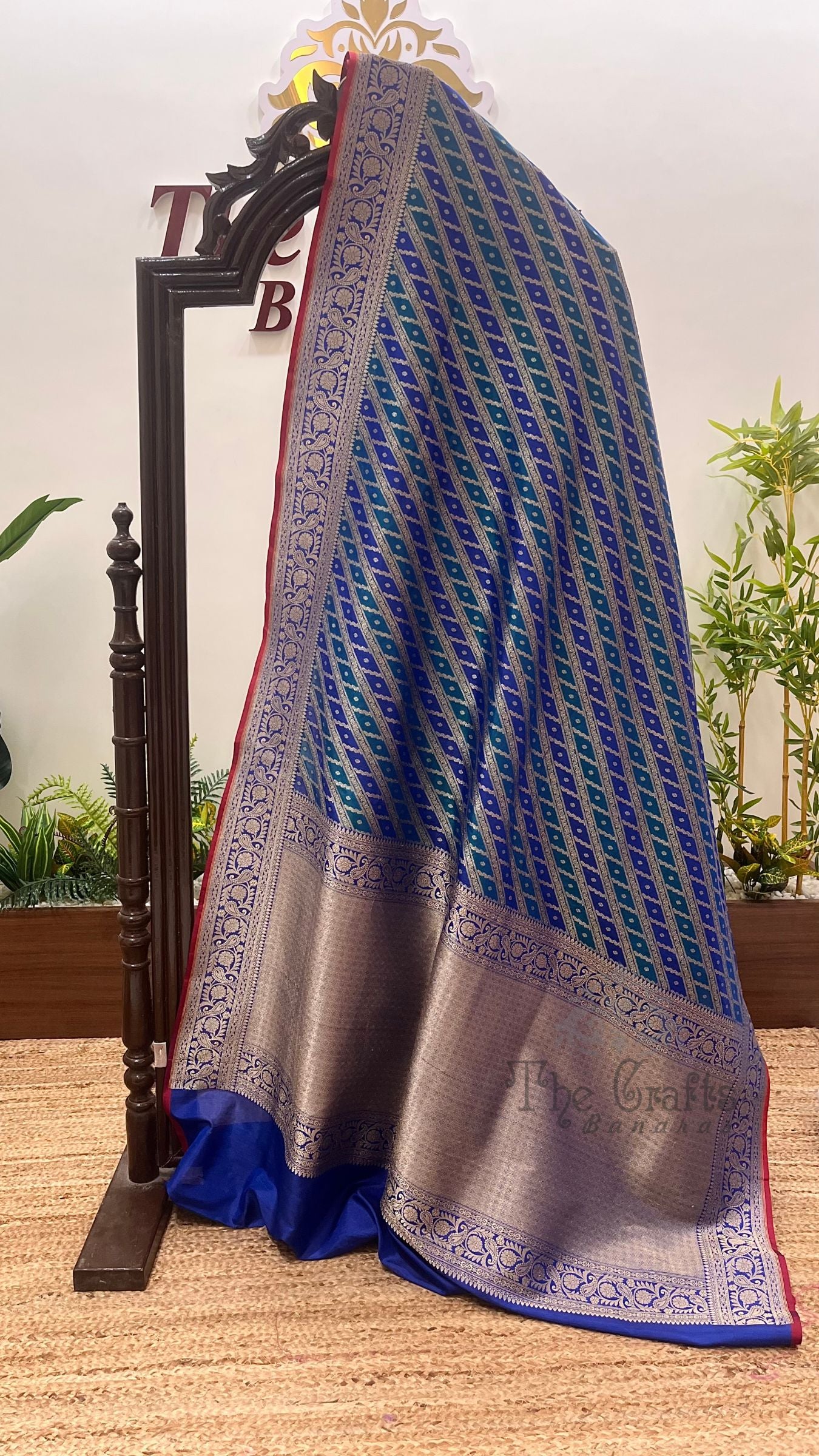 Rangkat Pure Katan Silk Handloom Banarasi Saree - Jaal Work With Meenakari