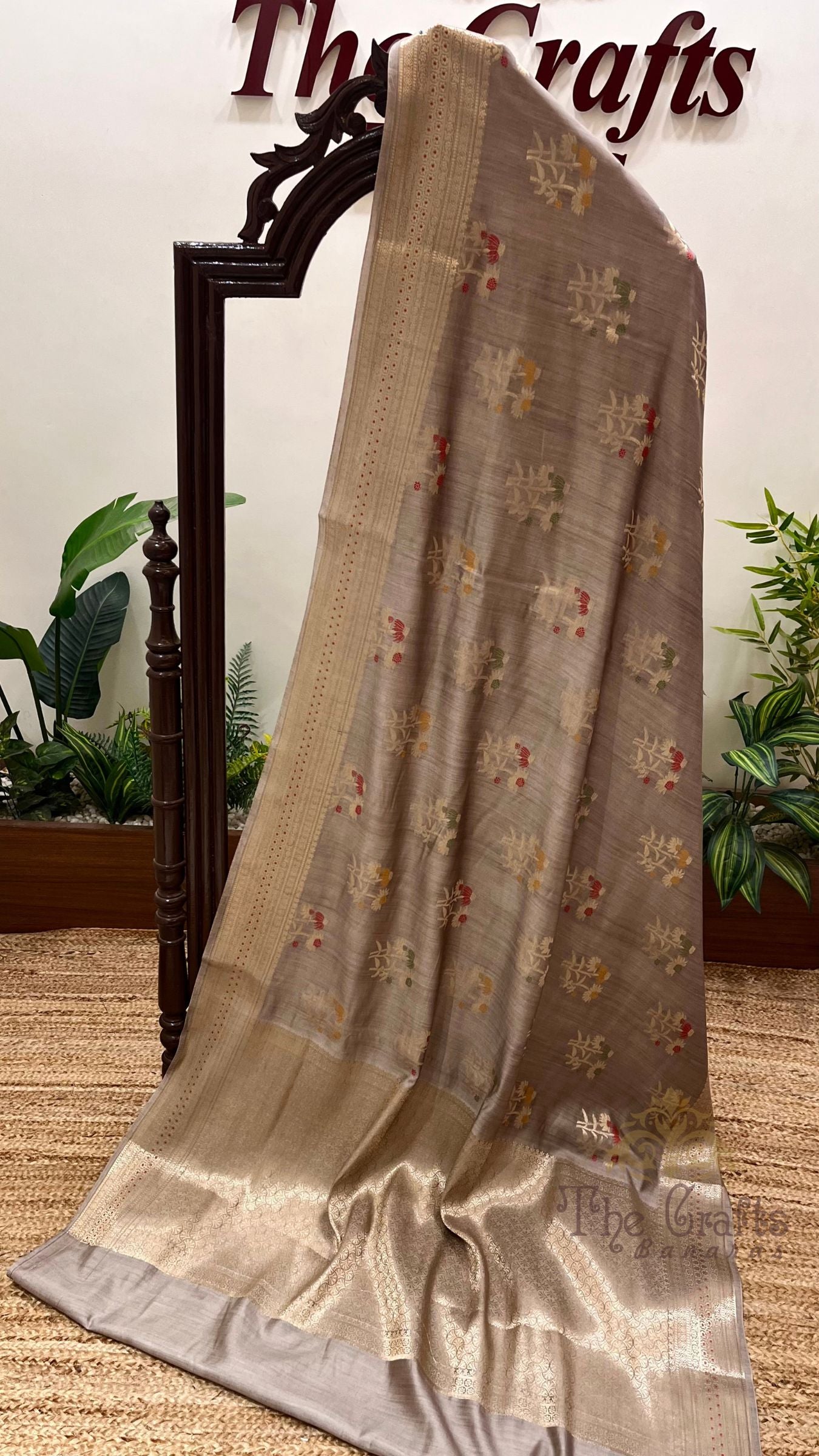 Pure Chiniya Silk Banarasi Saree (Copy)