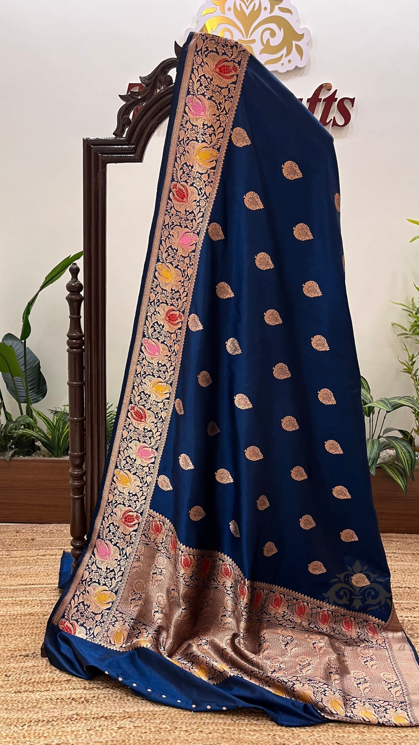 Pure Katan Silk Handloom Banarasi Saree - with kadhua motifs