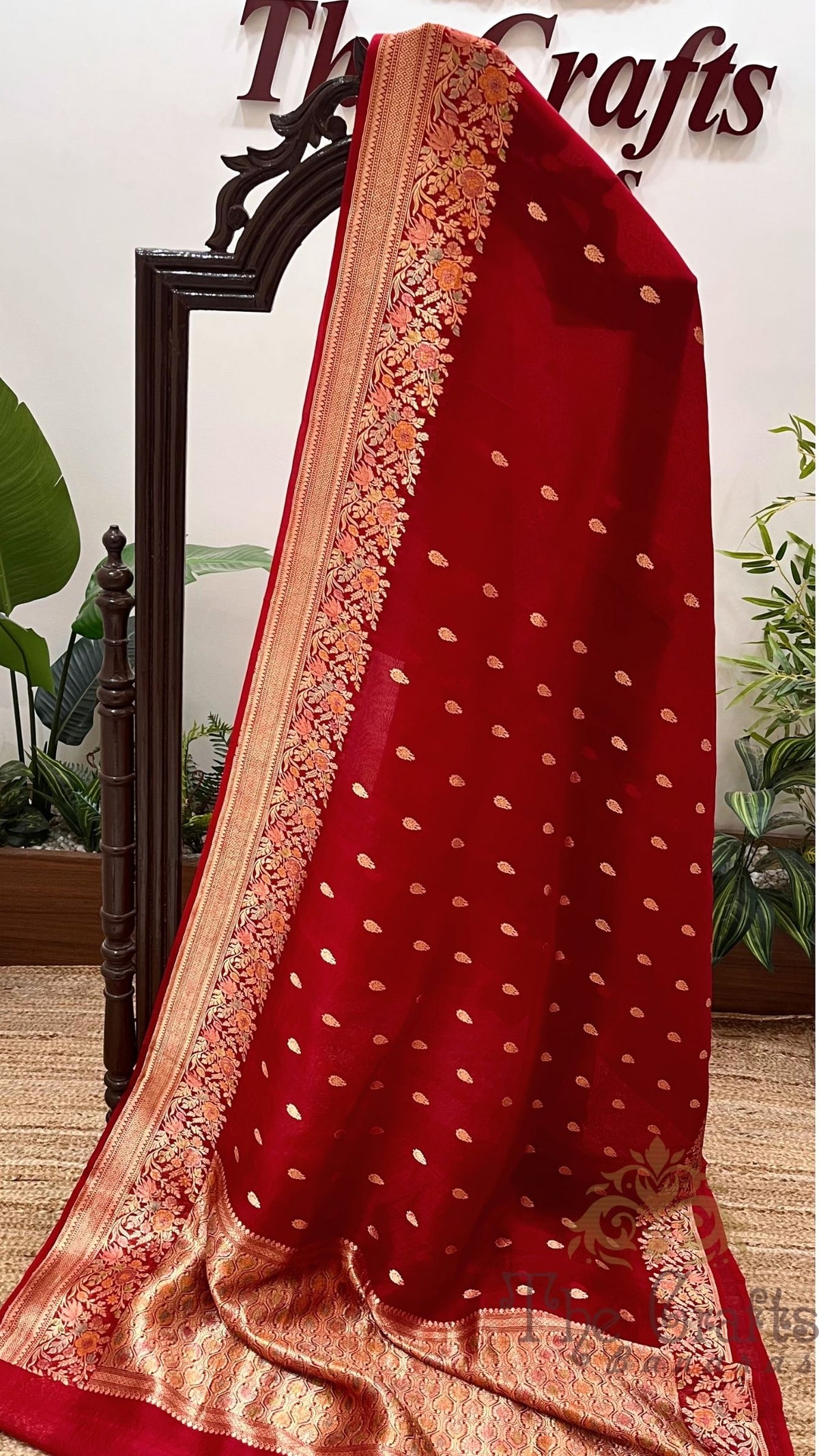 Pure Kora Silk Handloom Banarasi Saree - With Kadhua motifs