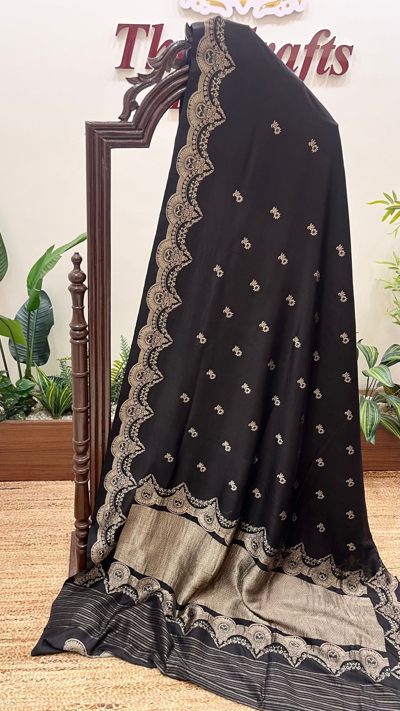 Pure Katan Silk Handloom Banarasi Saree - with Kadhua Meenakari Motifs