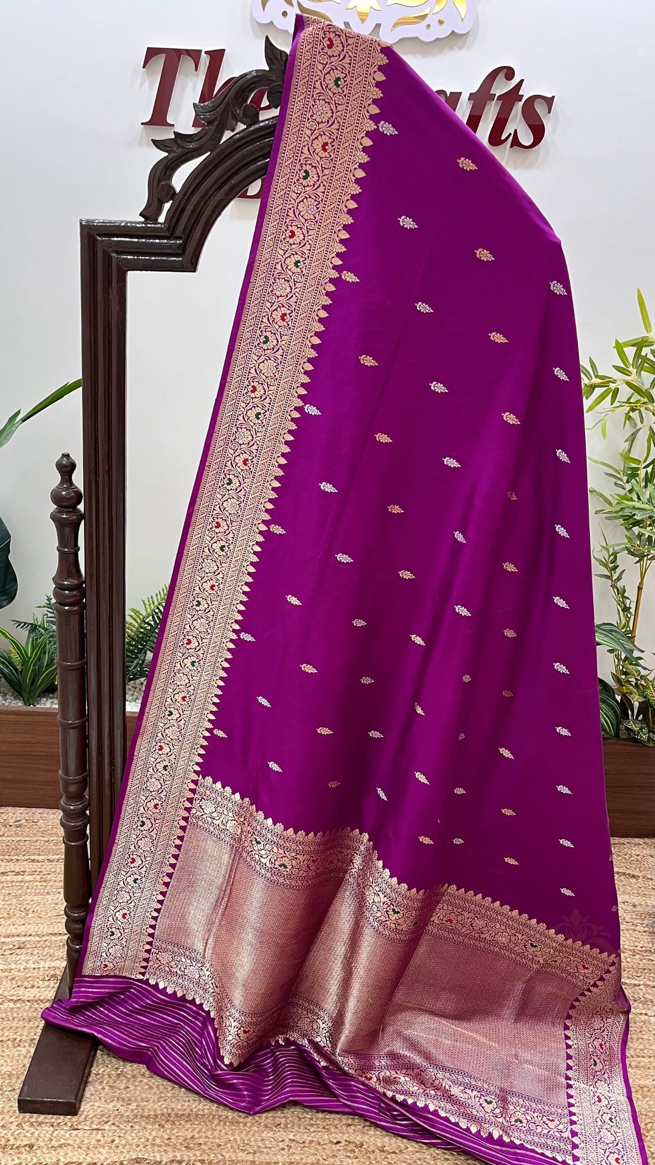 Pure Katan Silk Handloom Banarasi Saree - with kadhua sona rupa motifs